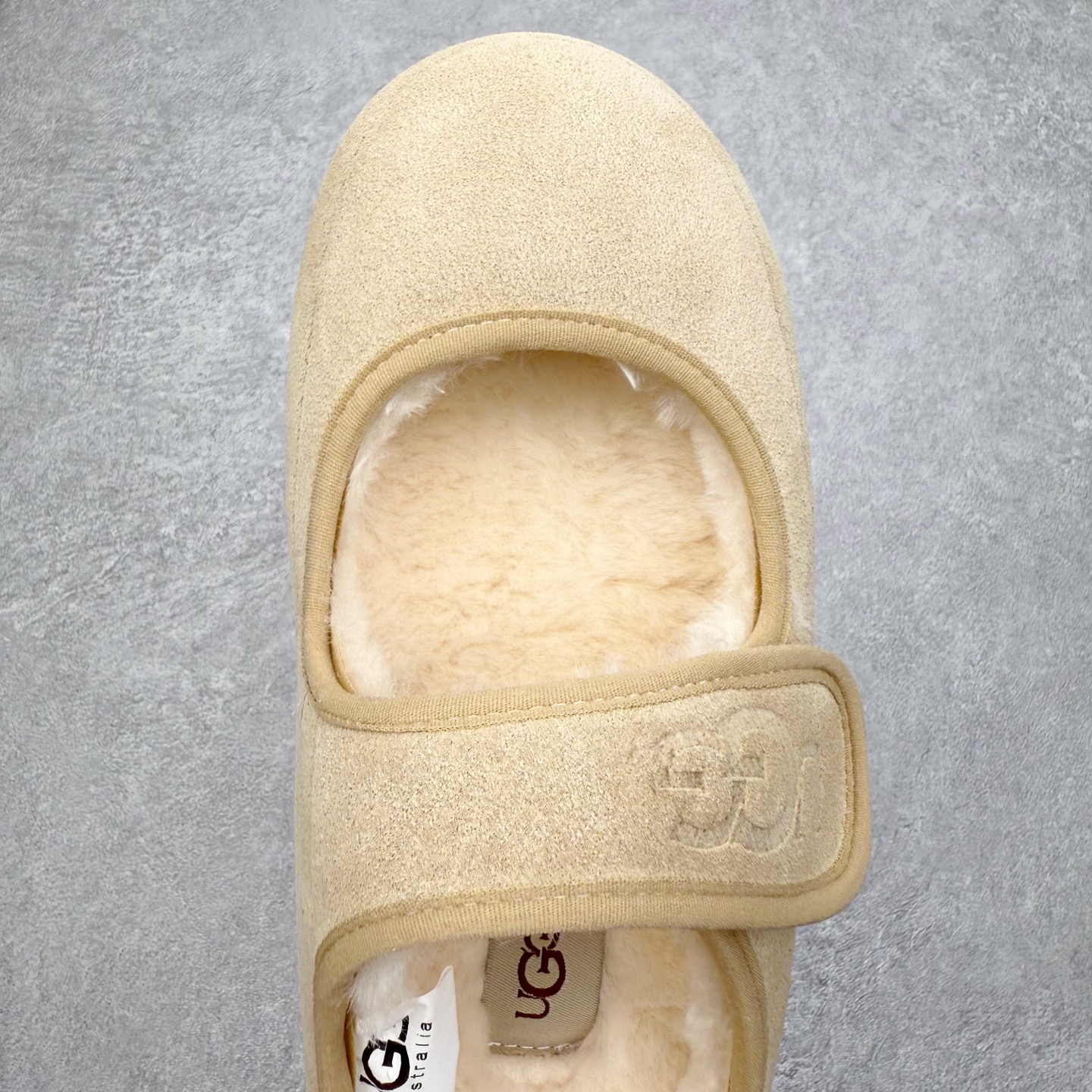 图片[4]-UGG 0881 秋冬羊皮毛一体雪地靴 全鞋采用ZP同厂 隆丰A级澳洲进口羊皮毛一体 品牌代工厂生产线 完全遵循ZP工艺流程 代工厂原厂版师 秉承无原鞋不开发选择 注重每一处细节 市面最正版型 TREADLITE\\\”轻翼\\\”科技外底 轻便/耐用/柔韧/桩型【售后郑重承诺】一个月内若出现重大脱胶/断底等质量问题 直接为您换新！尺码：35 36 37 38 39 40-选品中心