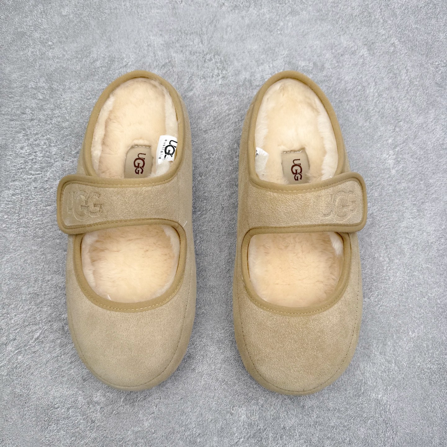 图片[2]-UGG 0881 秋冬羊皮毛一体雪地靴 全鞋采用ZP同厂 隆丰A级澳洲进口羊皮毛一体 品牌代工厂生产线 完全遵循ZP工艺流程 代工厂原厂版师 秉承无原鞋不开发选择 注重每一处细节 市面最正版型 TREADLITE\\\”轻翼\\\”科技外底 轻便/耐用/柔韧/桩型【售后郑重承诺】一个月内若出现重大脱胶/断底等质量问题 直接为您换新！尺码：35 36 37 38 39 40-选品中心