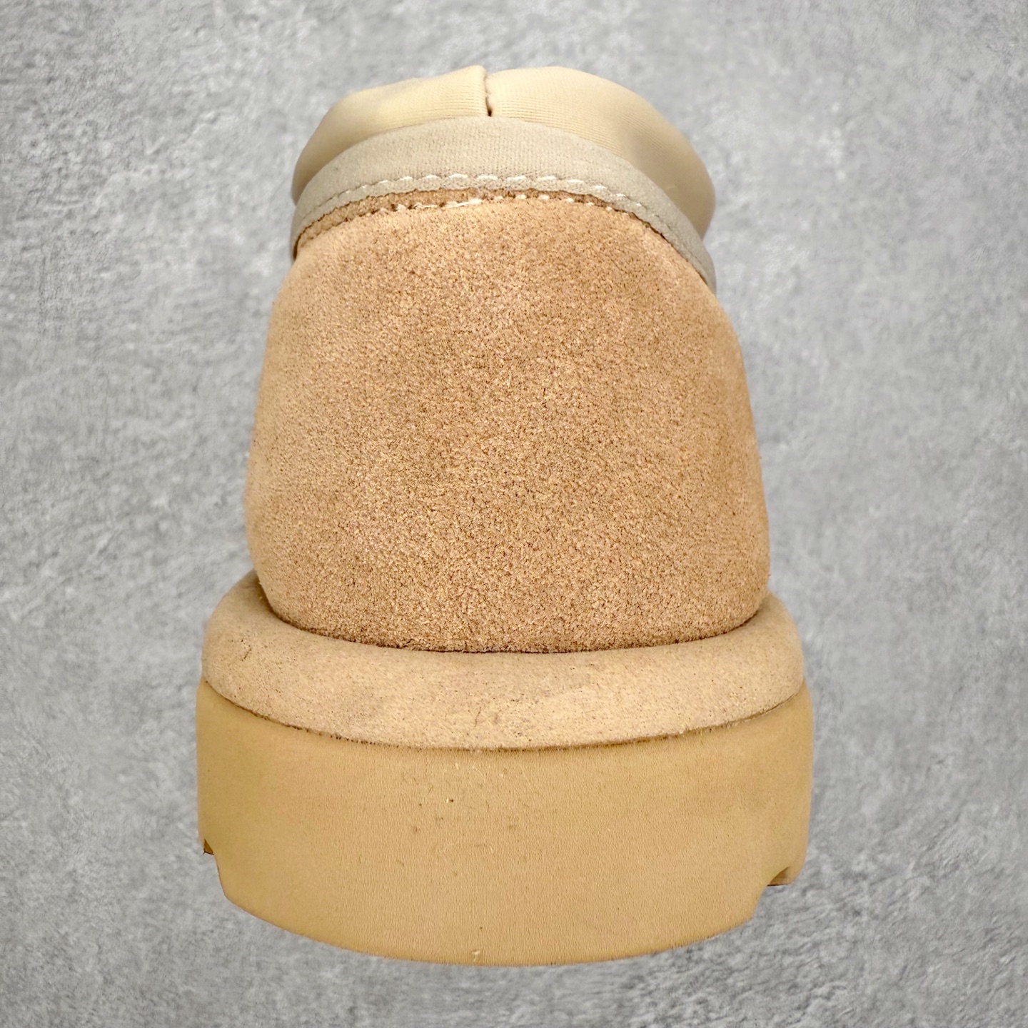 图片[8]-UGG 6329 秋冬羊皮毛一体雪地靴 全鞋采用ZP同厂 隆丰A级澳洲进口羊皮毛一体 品牌代工厂生产线 完全遵循ZP工艺流程 代工厂原厂版师 秉承无原鞋不开发选择 注重每一处细节 市面最正版型 TREADLITE\\\”轻翼\\\”科技外底 轻便/耐用/柔韧/桩型【售后郑重承诺】一个月内若出现重大脱胶/断底等质量问题 直接为您换新！尺码：35 36 37 38 39 40-选品中心