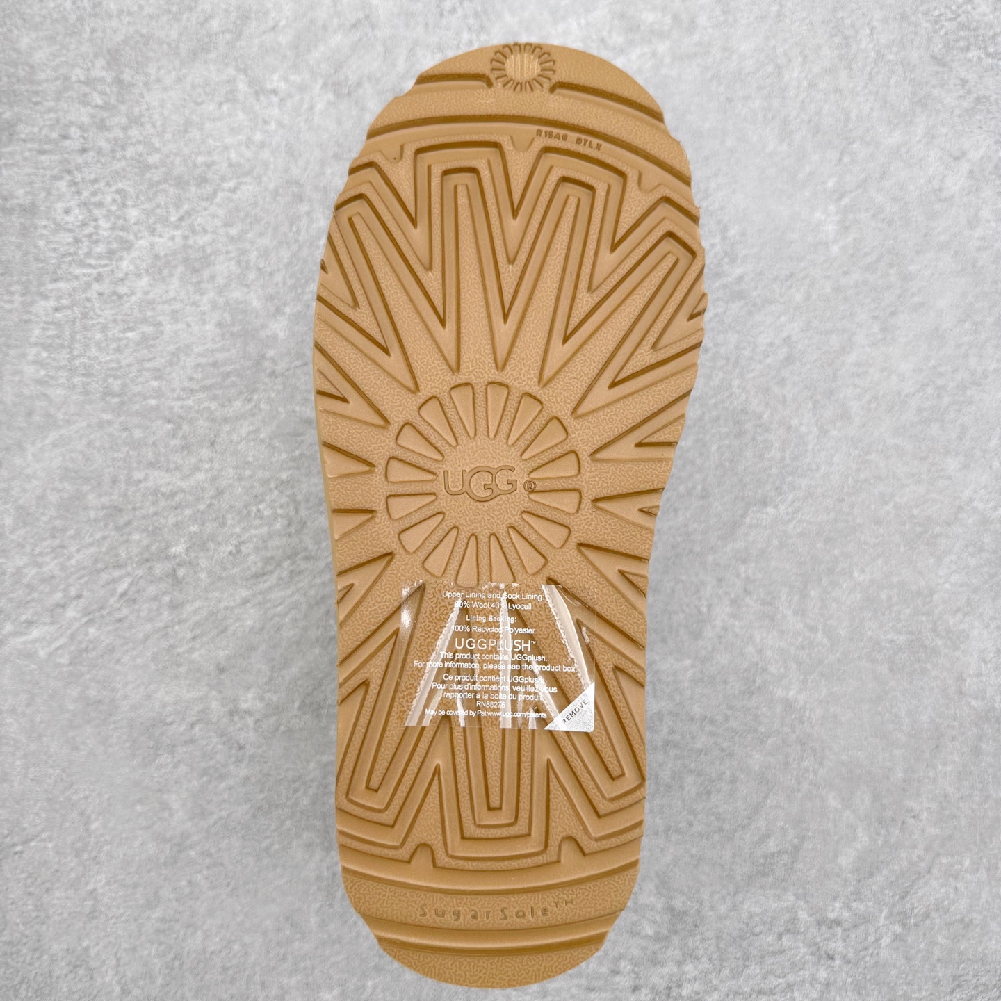 图片[9]-UGG 6329 秋冬羊皮毛一体雪地靴 全鞋采用ZP同厂 隆丰A级澳洲进口羊皮毛一体 品牌代工厂生产线 完全遵循ZP工艺流程 代工厂原厂版师 秉承无原鞋不开发选择 注重每一处细节 市面最正版型 TREADLITE\\\”轻翼\\\”科技外底 轻便/耐用/柔韧/桩型【售后郑重承诺】一个月内若出现重大脱胶/断底等质量问题 直接为您换新！尺码：35 36 37 38 39 40-选品中心