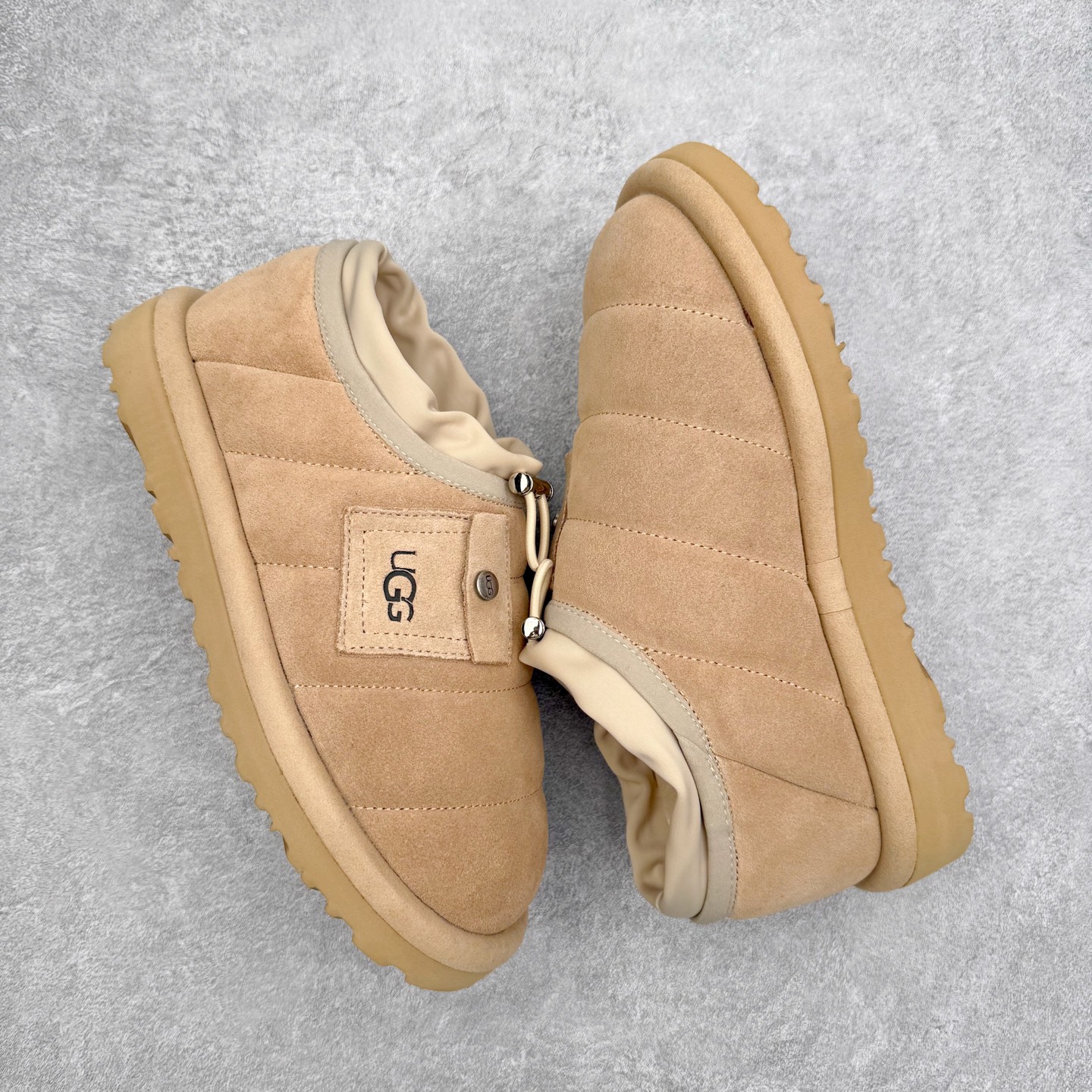 图片[3]-UGG 6329 秋冬羊皮毛一体雪地靴 全鞋采用ZP同厂 隆丰A级澳洲进口羊皮毛一体 品牌代工厂生产线 完全遵循ZP工艺流程 代工厂原厂版师 秉承无原鞋不开发选择 注重每一处细节 市面最正版型 TREADLITE\\\”轻翼\\\”科技外底 轻便/耐用/柔韧/桩型【售后郑重承诺】一个月内若出现重大脱胶/断底等质量问题 直接为您换新！尺码：35 36 37 38 39 40-选品中心