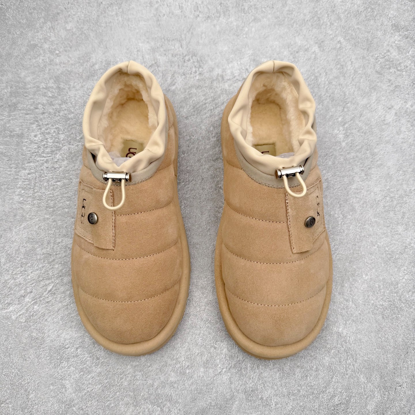 图片[2]-UGG 6329 秋冬羊皮毛一体雪地靴 全鞋采用ZP同厂 隆丰A级澳洲进口羊皮毛一体 品牌代工厂生产线 完全遵循ZP工艺流程 代工厂原厂版师 秉承无原鞋不开发选择 注重每一处细节 市面最正版型 TREADLITE\\\”轻翼\\\”科技外底 轻便/耐用/柔韧/桩型【售后郑重承诺】一个月内若出现重大脱胶/断底等质量问题 直接为您换新！尺码：35 36 37 38 39 40-选品中心