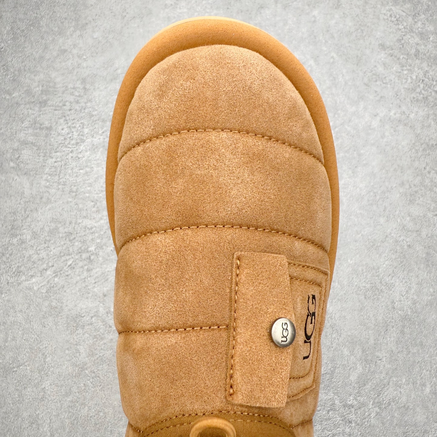 图片[4]-UGG 6329 秋冬羊皮毛一体雪地靴 全鞋采用ZP同厂 隆丰A级澳洲进口羊皮毛一体 品牌代工厂生产线 完全遵循ZP工艺流程 代工厂原厂版师 秉承无原鞋不开发选择 注重每一处细节 市面最正版型 TREADLITE\\\”轻翼\\\”科技外底 轻便/耐用/柔韧/桩型【售后郑重承诺】一个月内若出现重大脱胶/断底等质量问题 直接为您换新！尺码：35 36 37 38 39 40-选品中心