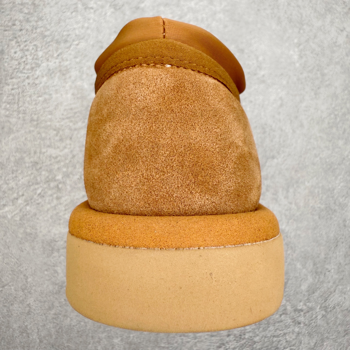 图片[8]-UGG 6329 秋冬羊皮毛一体雪地靴 全鞋采用ZP同厂 隆丰A级澳洲进口羊皮毛一体 品牌代工厂生产线 完全遵循ZP工艺流程 代工厂原厂版师 秉承无原鞋不开发选择 注重每一处细节 市面最正版型 TREADLITE\\\”轻翼\\\”科技外底 轻便/耐用/柔韧/桩型【售后郑重承诺】一个月内若出现重大脱胶/断底等质量问题 直接为您换新！尺码：35 36 37 38 39 40-选品中心