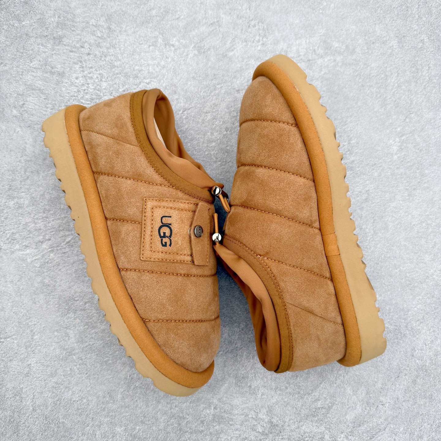 图片[3]-UGG 6329 秋冬羊皮毛一体雪地靴 全鞋采用ZP同厂 隆丰A级澳洲进口羊皮毛一体 品牌代工厂生产线 完全遵循ZP工艺流程 代工厂原厂版师 秉承无原鞋不开发选择 注重每一处细节 市面最正版型 TREADLITE\\\”轻翼\\\”科技外底 轻便/耐用/柔韧/桩型【售后郑重承诺】一个月内若出现重大脱胶/断底等质量问题 直接为您换新！尺码：35 36 37 38 39 40-选品中心