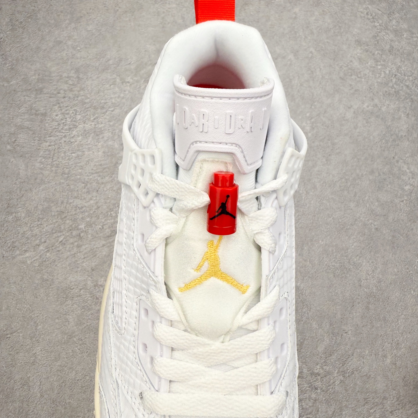 图片[5]-Jordan Spizike Low AJ复古低帮篮球鞋 HQ3602-121 这款鞋子著名导演斯派克李的Jordan Spizike专属 预计于明年夏季推出全新低帮版本 将包括三款配色 经典爆裂纹非常复古 两款配色分别以大学红和黑曜石蓝进行区分 鞋身设计中依旧带有大象爆裂纹、鞋侧束带、塑胶网布等经典元素 之后 在鞋舌、内衬以及鞋底等位置缀以大学红和黑曜石蓝搭配 带来全新造型 尺码：36 36.5 37.5 38 38.5 39 40 40.5 41 42 42.5 43 44 44.5 45 46-选品中心