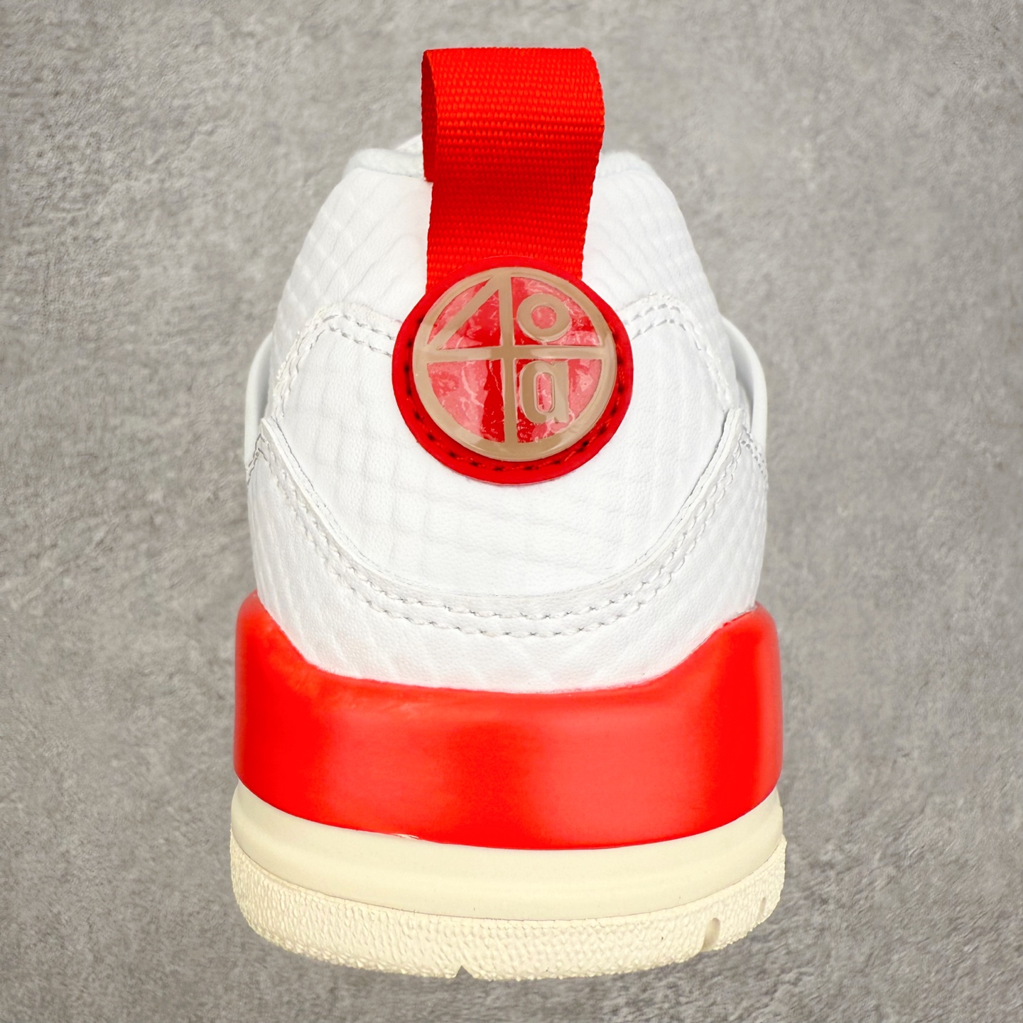 图片[8]-Jordan Spizike Low AJ复古低帮篮球鞋 HQ3602-121 这款鞋子著名导演斯派克李的Jordan Spizike专属 预计于明年夏季推出全新低帮版本 将包括三款配色 经典爆裂纹非常复古 两款配色分别以大学红和黑曜石蓝进行区分 鞋身设计中依旧带有大象爆裂纹、鞋侧束带、塑胶网布等经典元素 之后 在鞋舌、内衬以及鞋底等位置缀以大学红和黑曜石蓝搭配 带来全新造型 尺码：36 36.5 37.5 38 38.5 39 40 40.5 41 42 42.5 43 44 44.5 45 46-选品中心