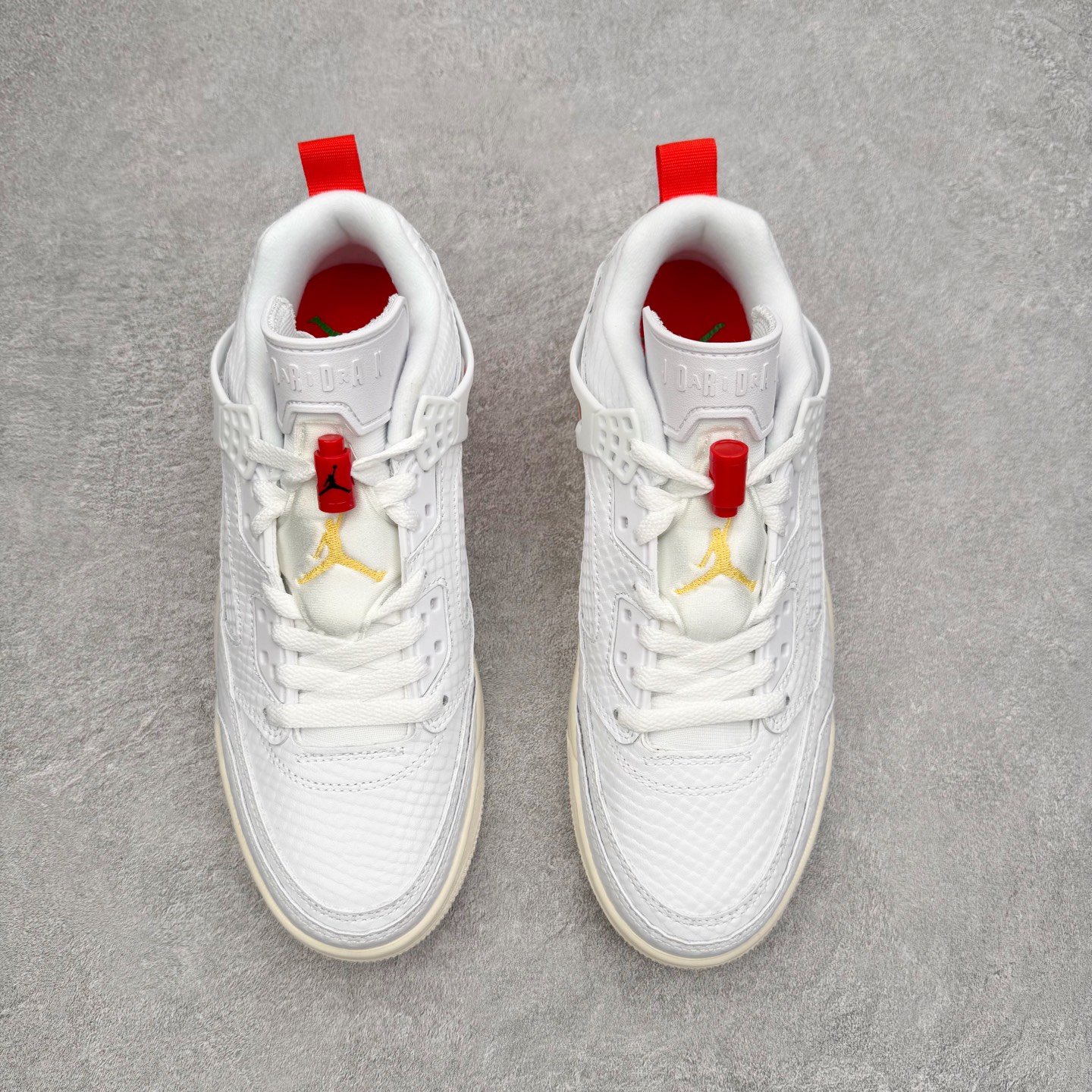 图片[2]-Jordan Spizike Low AJ复古低帮篮球鞋 HQ3602-121 这款鞋子著名导演斯派克李的Jordan Spizike专属 预计于明年夏季推出全新低帮版本 将包括三款配色 经典爆裂纹非常复古 两款配色分别以大学红和黑曜石蓝进行区分 鞋身设计中依旧带有大象爆裂纹、鞋侧束带、塑胶网布等经典元素 之后 在鞋舌、内衬以及鞋底等位置缀以大学红和黑曜石蓝搭配 带来全新造型 尺码：36 36.5 37.5 38 38.5 39 40 40.5 41 42 42.5 43 44 44.5 45 46-选品中心