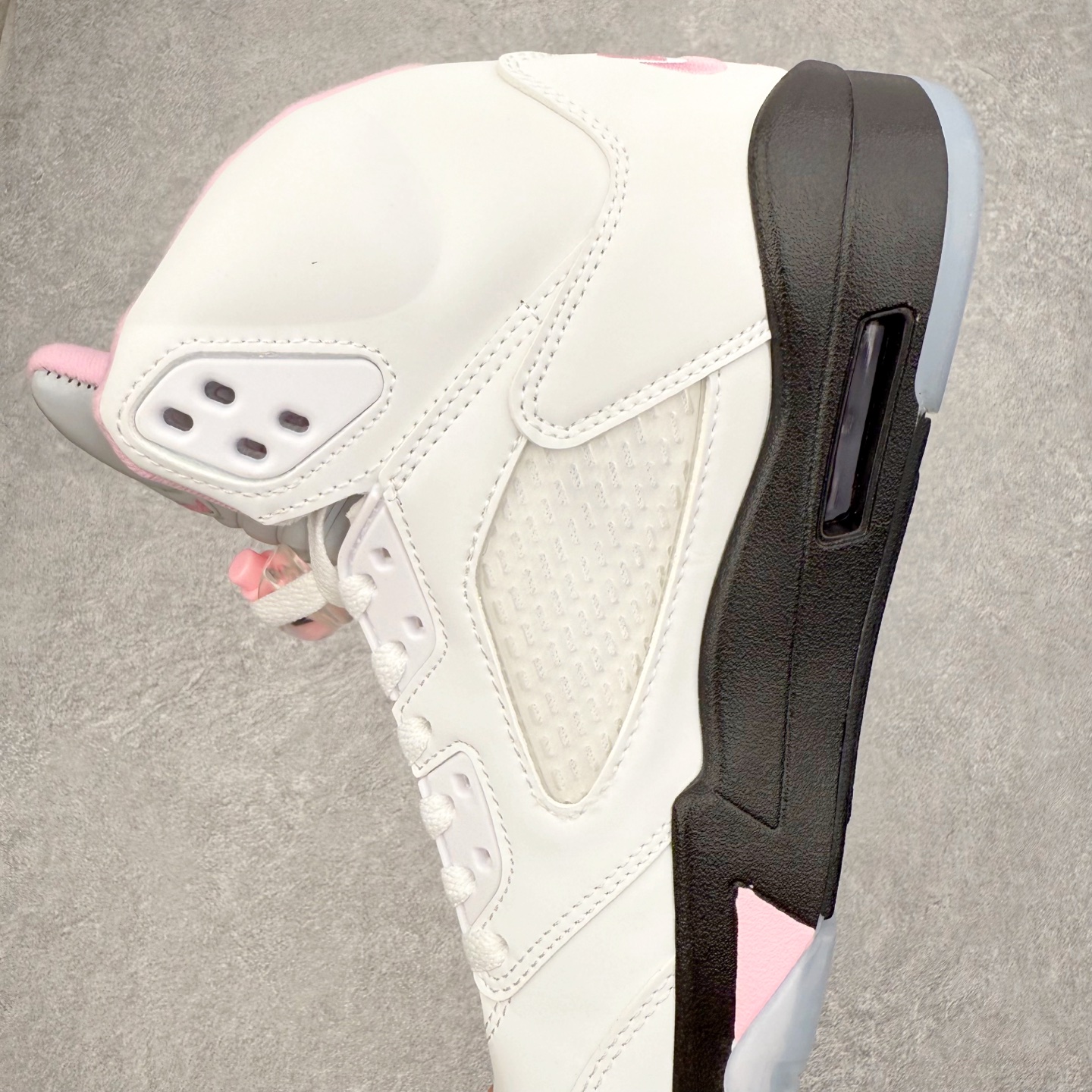 图片[7]-＃外贸版 Air Jordan AJ5 OG 35周年 3M反光白粉黑 HQ7978-102 原纸板楦头开发 进口头层皮料 完美鞋型匹配公司货 正确鞋舌立体高频 最新原厂底模 大底卡色咬花完美 鞋柜必备鞋款 终端现货供应 尺码：36 36.5 37.5 38 38.5 39 40 40.5 41 42 42.5 43 44 44.5 45 46 47.5-选品中心