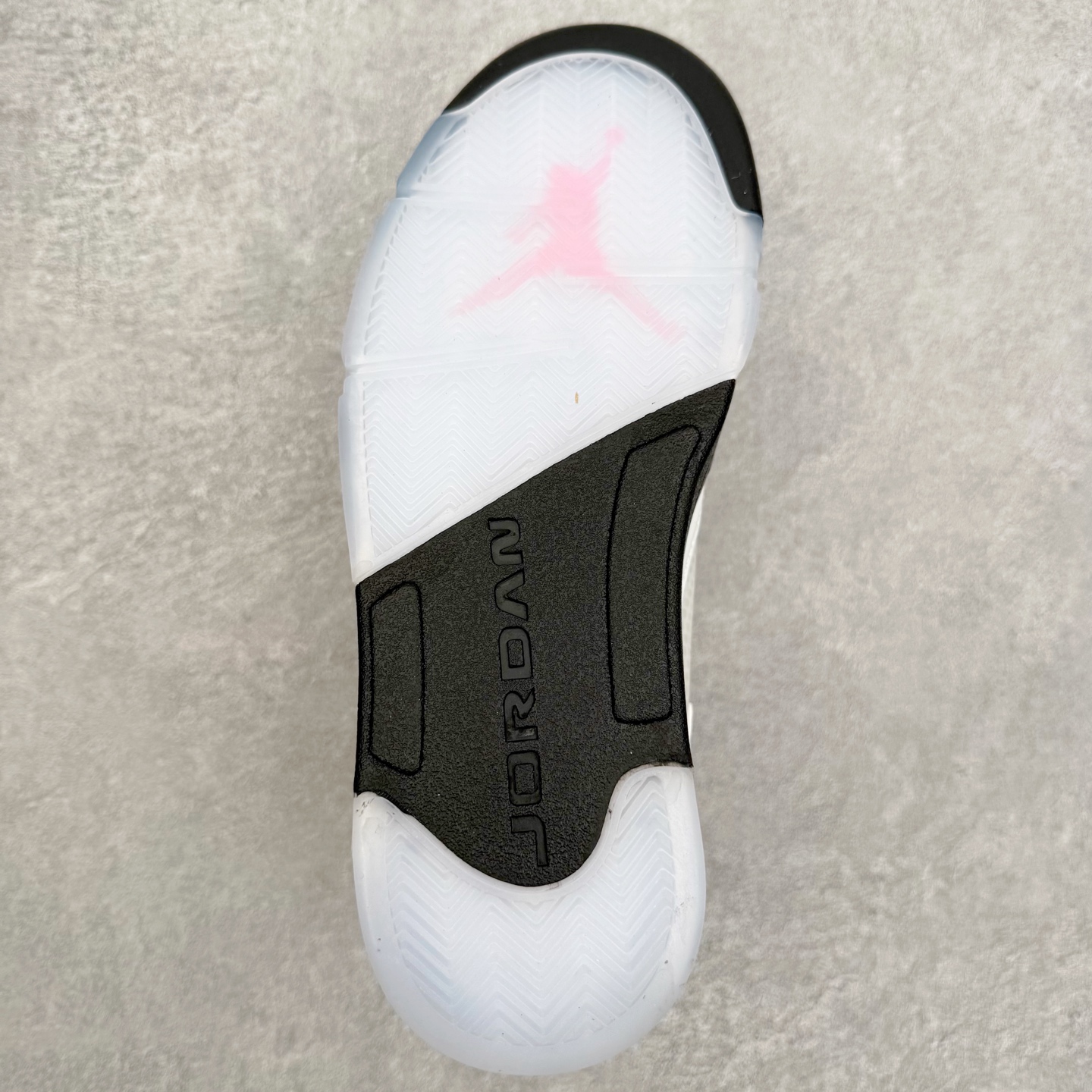 图片[9]-＃外贸版 Air Jordan AJ5 OG 35周年 3M反光白粉黑 HQ7978-102 原纸板楦头开发 进口头层皮料 完美鞋型匹配公司货 正确鞋舌立体高频 最新原厂底模 大底卡色咬花完美 鞋柜必备鞋款 终端现货供应 尺码：36 36.5 37.5 38 38.5 39 40 40.5 41 42 42.5 43 44 44.5 45 46 47.5-选品中心