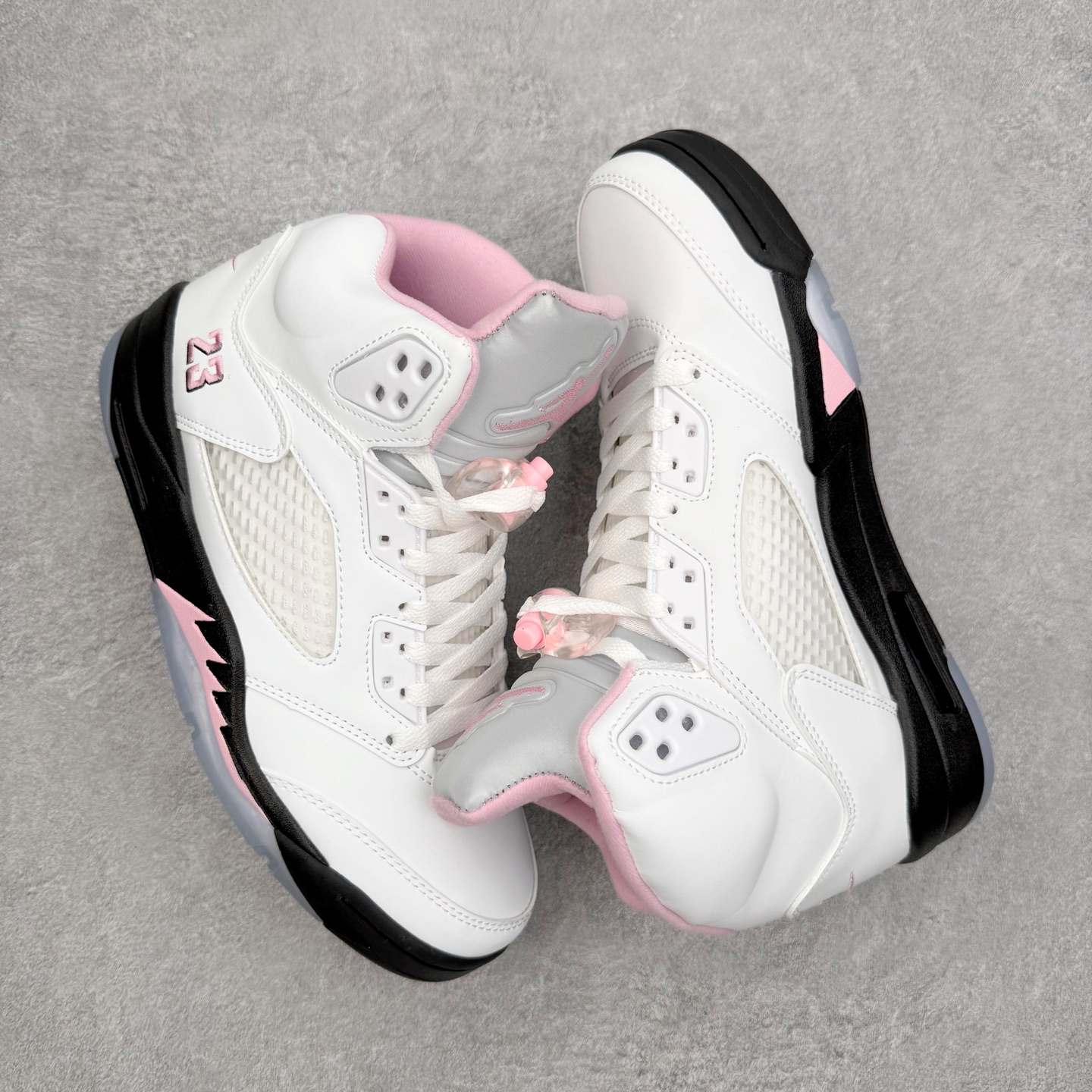 图片[3]-＃外贸版 Air Jordan AJ5 OG 35周年 3M反光白粉黑 HQ7978-102 原纸板楦头开发 进口头层皮料 完美鞋型匹配公司货 正确鞋舌立体高频 最新原厂底模 大底卡色咬花完美 鞋柜必备鞋款 终端现货供应 尺码：36 36.5 37.5 38 38.5 39 40 40.5 41 42 42.5 43 44 44.5 45 46 47.5-选品中心