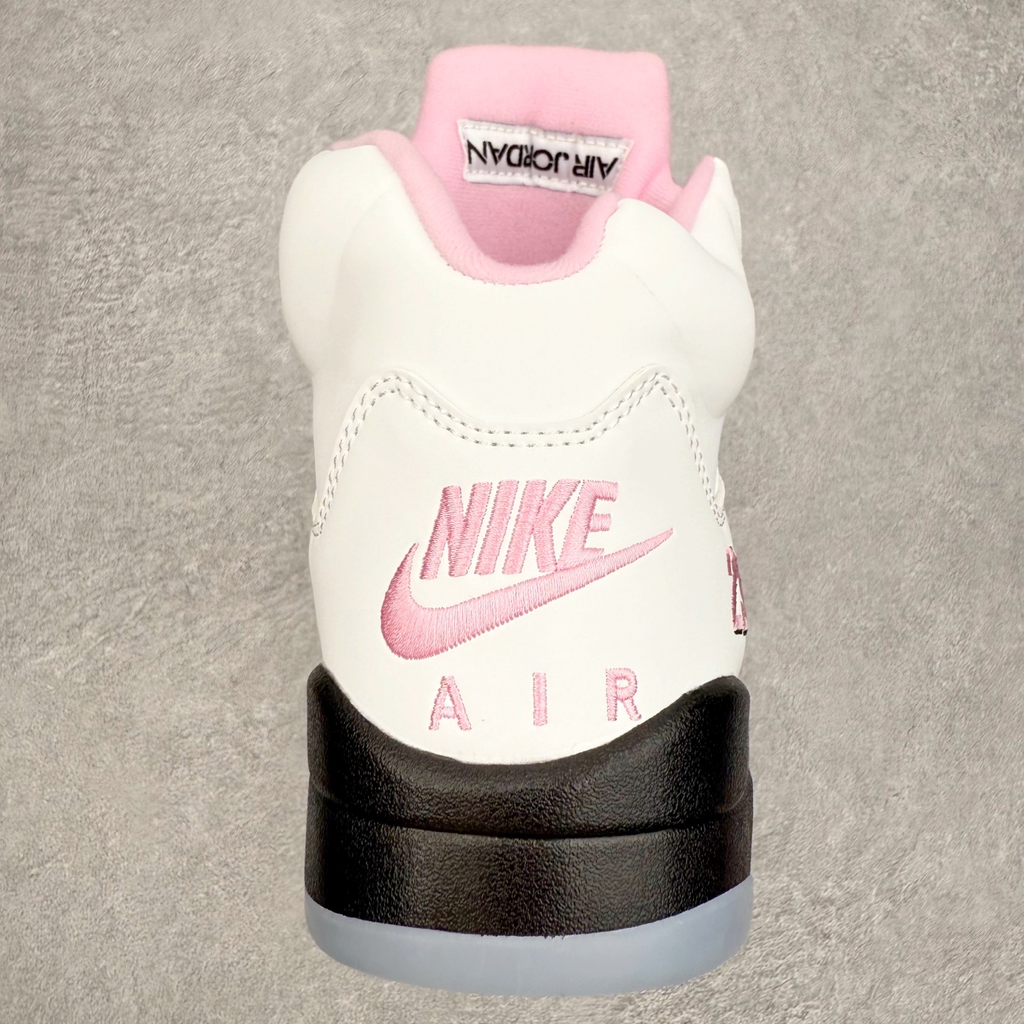 图片[8]-＃外贸版 Air Jordan AJ5 OG 35周年 3M反光白粉黑 HQ7978-102 原纸板楦头开发 进口头层皮料 完美鞋型匹配公司货 正确鞋舌立体高频 最新原厂底模 大底卡色咬花完美 鞋柜必备鞋款 终端现货供应 尺码：36 36.5 37.5 38 38.5 39 40 40.5 41 42 42.5 43 44 44.5 45 46 47.5-选品中心