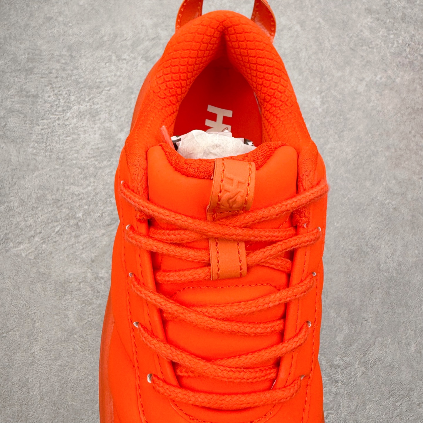 图片[5]-＃纯原 MARNI x HOKA ONE ONE Bondi B3LS 联名款简约舒适低帮休闲跑步鞋 HOKA ONE ONE是来自美国的跑步鞋知名品牌，创立于2009年，始终致力于为所有跑者提供更新、更好的跑步装备。相比常规跑鞋，HOKA ONE ONE特别研发使用性能独特的几何形跑鞋中底，此种鞋底更厚、更高、回弹性也更好，除了卓越的缓冲性能，它还能內各种阶段的跑者带来更具动感、更加稳定的跑步体验。HOKAONE ONE从设计之初就清楚意识到，要保证跑者步幅的均匀一致，双脚自然而然的运动至关重要。尺码：36 36.5 37.5 38 38.5 39 40 40.5 41 42 42.5 43 44 44.5 45-选品中心