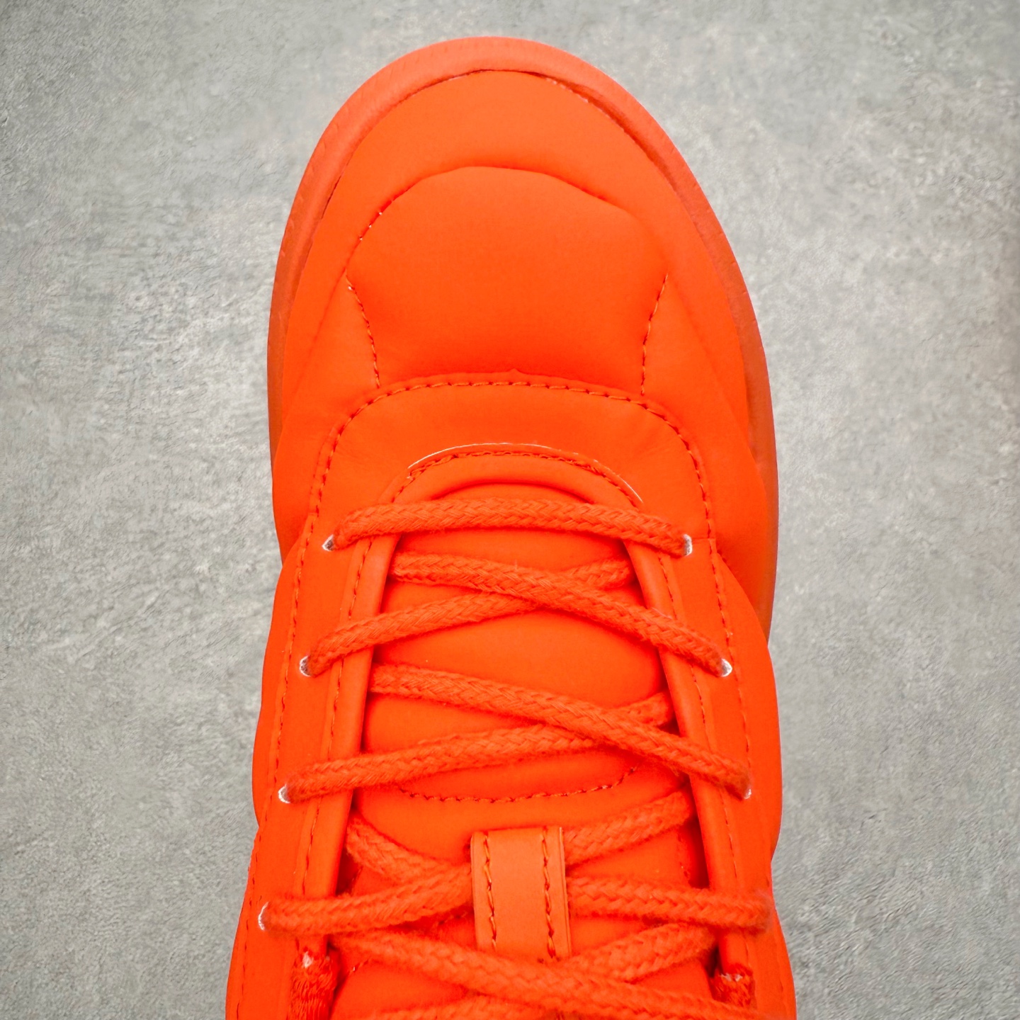 图片[4]-＃纯原 MARNI x HOKA ONE ONE Bondi B3LS 联名款简约舒适低帮休闲跑步鞋 HOKA ONE ONE是来自美国的跑步鞋知名品牌，创立于2009年，始终致力于为所有跑者提供更新、更好的跑步装备。相比常规跑鞋，HOKA ONE ONE特别研发使用性能独特的几何形跑鞋中底，此种鞋底更厚、更高、回弹性也更好，除了卓越的缓冲性能，它还能內各种阶段的跑者带来更具动感、更加稳定的跑步体验。HOKAONE ONE从设计之初就清楚意识到，要保证跑者步幅的均匀一致，双脚自然而然的运动至关重要。尺码：36 36.5 37.5 38 38.5 39 40 40.5 41 42 42.5 43 44 44.5 45-选品中心