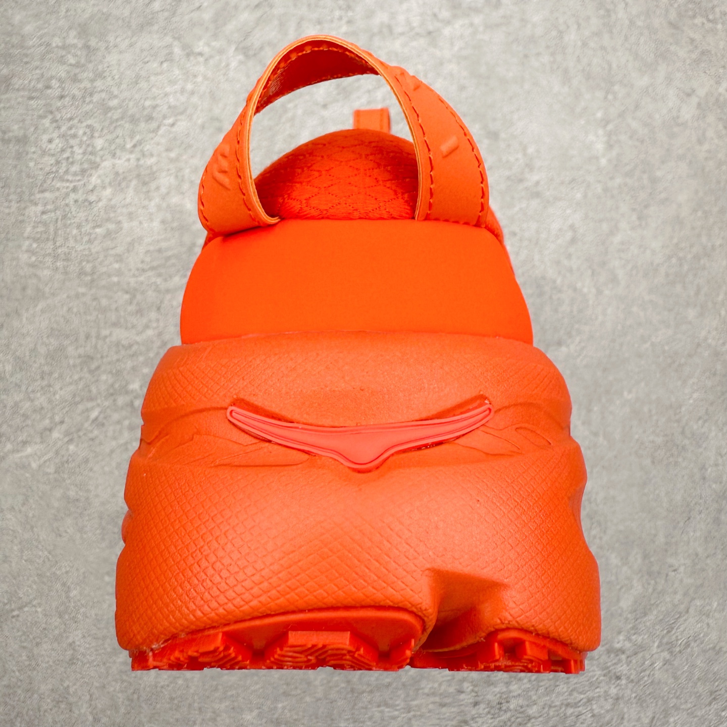 图片[8]-＃纯原 MARNI x HOKA ONE ONE Bondi B3LS 联名款简约舒适低帮休闲跑步鞋 HOKA ONE ONE是来自美国的跑步鞋知名品牌，创立于2009年，始终致力于为所有跑者提供更新、更好的跑步装备。相比常规跑鞋，HOKA ONE ONE特别研发使用性能独特的几何形跑鞋中底，此种鞋底更厚、更高、回弹性也更好，除了卓越的缓冲性能，它还能內各种阶段的跑者带来更具动感、更加稳定的跑步体验。HOKAONE ONE从设计之初就清楚意识到，要保证跑者步幅的均匀一致，双脚自然而然的运动至关重要。尺码：36 36.5 37.5 38 38.5 39 40 40.5 41 42 42.5 43 44 44.5 45-选品中心