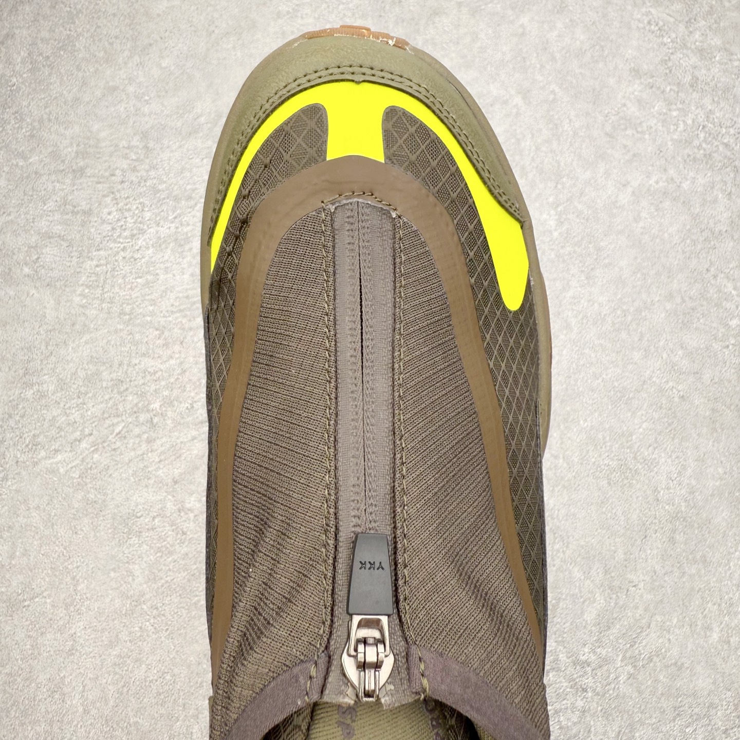 图片[4]-HOKA ONE ONE PROJECT TRANSPORT 舒适百搭防滑耐磨低帮生活休闲鞋 男女同款 HOKA ONE ONE是来自美国的跑步鞋知名品牌，创立于2009年，始终致力于为所有跑者提供更新、更好的跑步装备。相比常规跑鞋，HOKA ONE ONE特别研发使用性能独特的几何形跑鞋中底，此种鞋底更厚、更高、回弹性也更好，除了卓越的缓冲性能，它还能內各种阶段的跑者带来更具动感、更加稳定的跑步体验。HOKAONE ONE从设计之初就清楚意识到，要保证跑者步幅的均匀一致，双脚自然而然的运动至关重要。尺码：36 36.5 37.5 38 38.5 39 40 40.5 41 42 42.5 43 44 44.5 45-选品中心