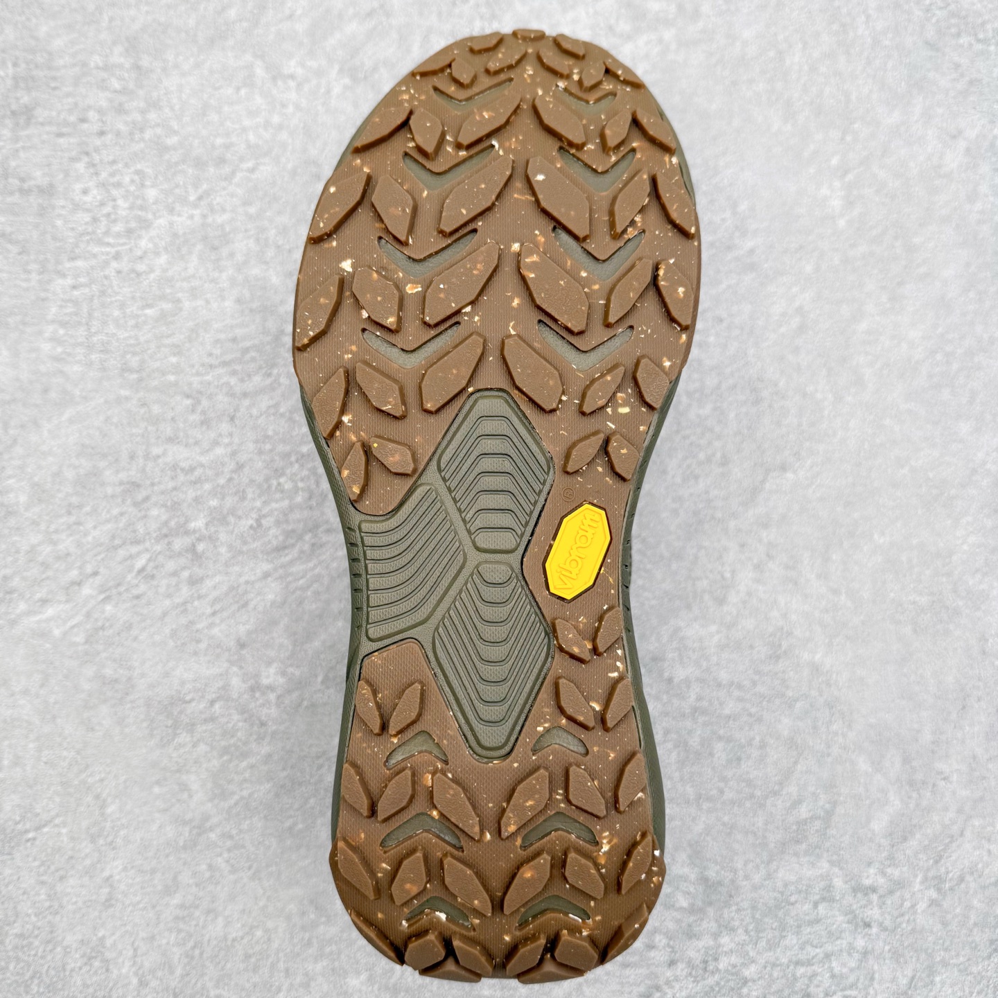 图片[9]-HOKA ONE ONE PROJECT TRANSPORT 舒适百搭防滑耐磨低帮生活休闲鞋 男女同款 HOKA ONE ONE是来自美国的跑步鞋知名品牌，创立于2009年，始终致力于为所有跑者提供更新、更好的跑步装备。相比常规跑鞋，HOKA ONE ONE特别研发使用性能独特的几何形跑鞋中底，此种鞋底更厚、更高、回弹性也更好，除了卓越的缓冲性能，它还能內各种阶段的跑者带来更具动感、更加稳定的跑步体验。HOKAONE ONE从设计之初就清楚意识到，要保证跑者步幅的均匀一致，双脚自然而然的运动至关重要。尺码：36 36.5 37.5 38 38.5 39 40 40.5 41 42 42.5 43 44 44.5 45-选品中心