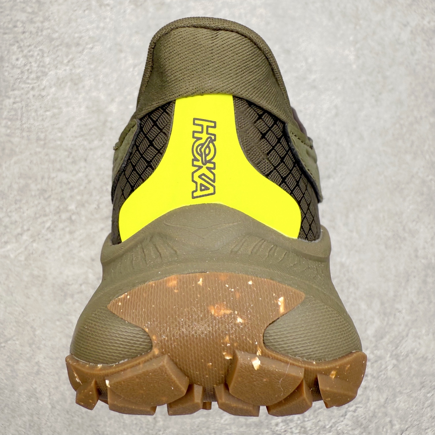 图片[8]-HOKA ONE ONE PROJECT TRANSPORT 舒适百搭防滑耐磨低帮生活休闲鞋 男女同款 HOKA ONE ONE是来自美国的跑步鞋知名品牌，创立于2009年，始终致力于为所有跑者提供更新、更好的跑步装备。相比常规跑鞋，HOKA ONE ONE特别研发使用性能独特的几何形跑鞋中底，此种鞋底更厚、更高、回弹性也更好，除了卓越的缓冲性能，它还能內各种阶段的跑者带来更具动感、更加稳定的跑步体验。HOKAONE ONE从设计之初就清楚意识到，要保证跑者步幅的均匀一致，双脚自然而然的运动至关重要。尺码：36 36.5 37.5 38 38.5 39 40 40.5 41 42 42.5 43 44 44.5 45-选品中心