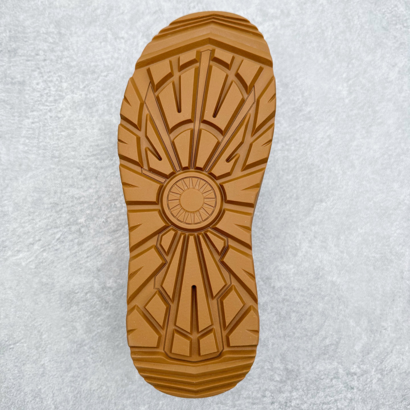 图片[9]-UGG Tasman Weather Hybrid 塔斯曼混合系列轻量休闲鞋 美国UGG秋冬新品（毛绒一体内里🔥保暖锁热）秋冬必备 户外男士高帮休闲马丁靴雪地靴系列 广东大厂品质 秋冬新款 时尚潮流搭配 面料釆用意大利进口磨砂牛皮 全鞋真牛皮材料 大底到五金都是代工厂原材料制作 好货不杀猪 首单质量严格把控 全套官网统一包装 今年冬季防寒户外专用产品 日常随意搭配 型男必备‼尺码：38-44-选品中心