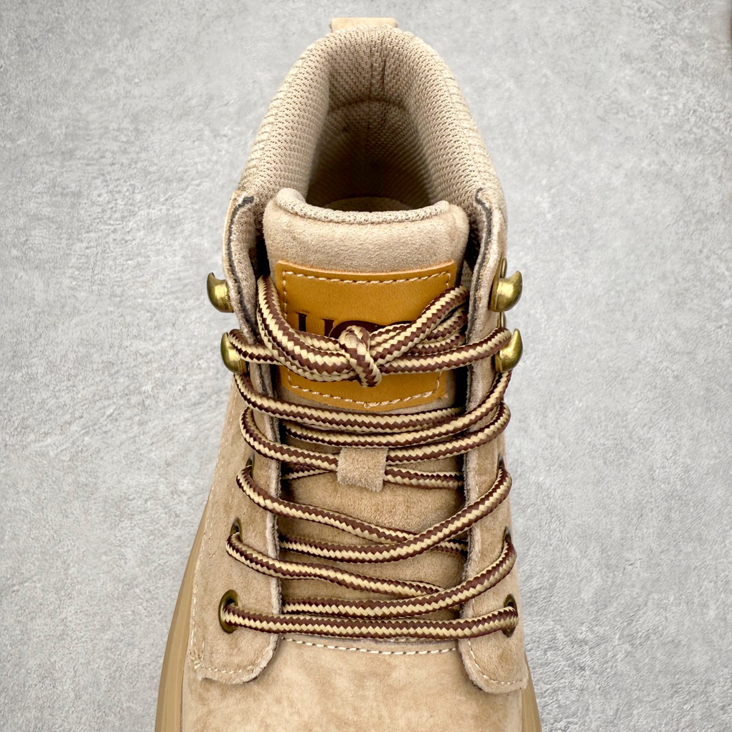 图片[5]-UGG Tasman Weather Hybrid 塔斯曼混合系列轻量休闲鞋 美国UGG秋冬新品（毛绒一体内里🔥保暖锁热）秋冬必备 户外男士高帮休闲马丁靴雪地靴系列 广东大厂品质 秋冬新款 时尚潮流搭配 面料釆用意大利进口磨砂牛皮 全鞋真牛皮材料 大底到五金都是代工厂原材料制作 好货不杀猪 首单质量严格把控 全套官网统一包装 今年冬季防寒户外专用产品 日常随意搭配 型男必备‼尺码：38-44-选品中心