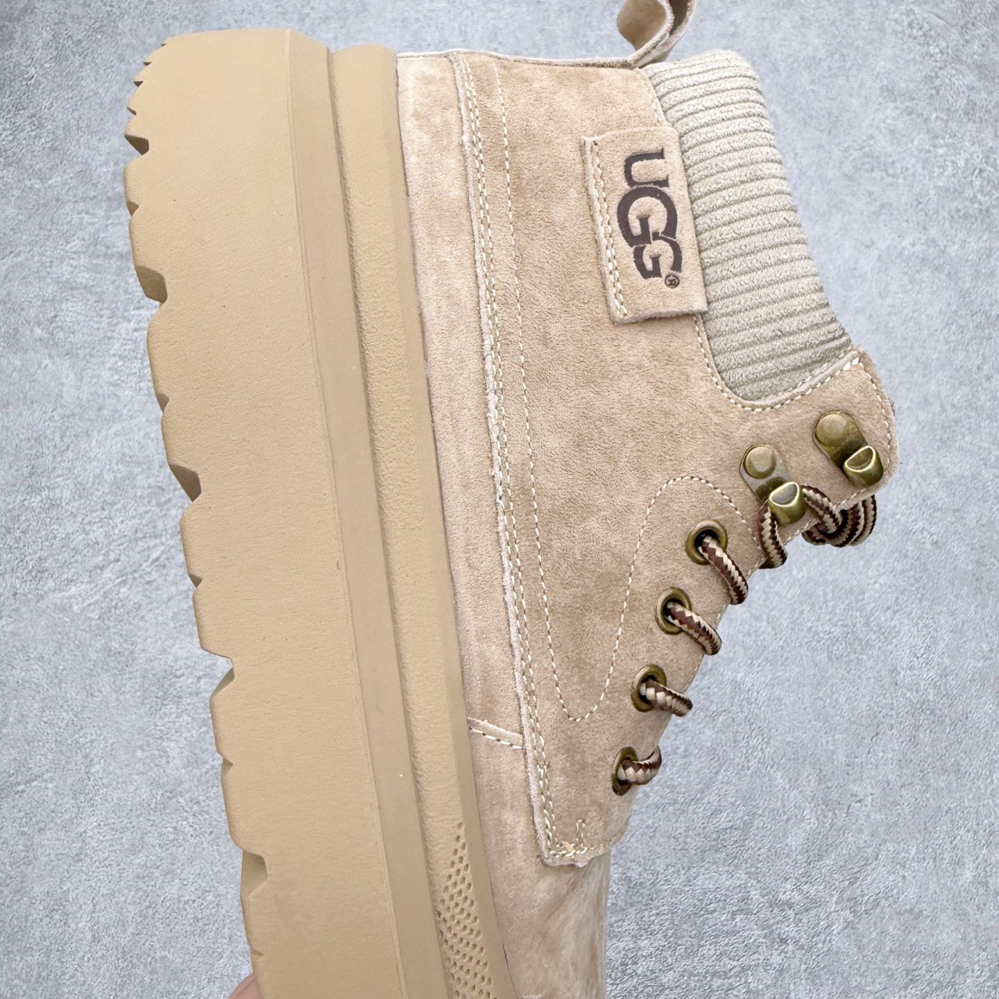 图片[6]-UGG Tasman Weather Hybrid 塔斯曼混合系列轻量休闲鞋 美国UGG秋冬新品（毛绒一体内里🔥保暖锁热）秋冬必备 户外男士高帮休闲马丁靴雪地靴系列 广东大厂品质 秋冬新款 时尚潮流搭配 面料釆用意大利进口磨砂牛皮 全鞋真牛皮材料 大底到五金都是代工厂原材料制作 好货不杀猪 首单质量严格把控 全套官网统一包装 今年冬季防寒户外专用产品 日常随意搭配 型男必备‼尺码：38-44-选品中心
