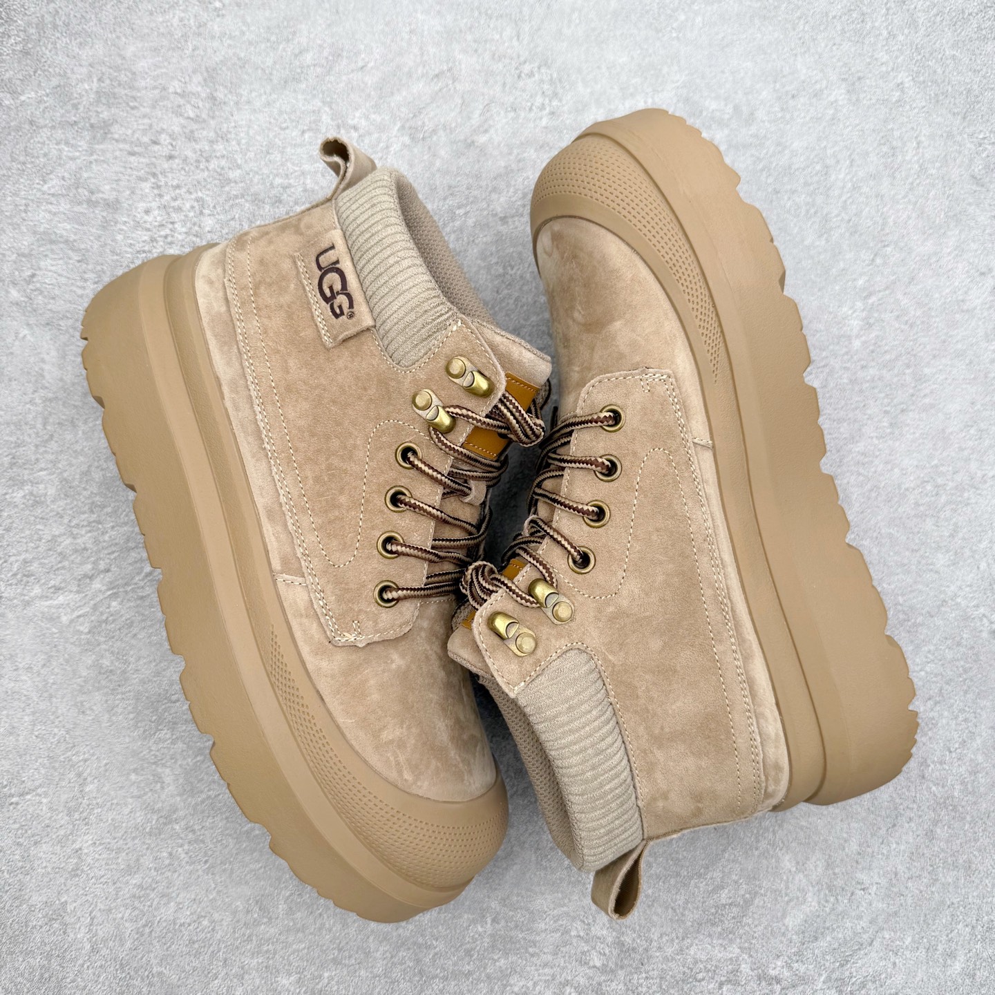 图片[3]-UGG Tasman Weather Hybrid 塔斯曼混合系列轻量休闲鞋 美国UGG秋冬新品（毛绒一体内里🔥保暖锁热）秋冬必备 户外男士高帮休闲马丁靴雪地靴系列 广东大厂品质 秋冬新款 时尚潮流搭配 面料釆用意大利进口磨砂牛皮 全鞋真牛皮材料 大底到五金都是代工厂原材料制作 好货不杀猪 首单质量严格把控 全套官网统一包装 今年冬季防寒户外专用产品 日常随意搭配 型男必备‼尺码：38-44-选品中心