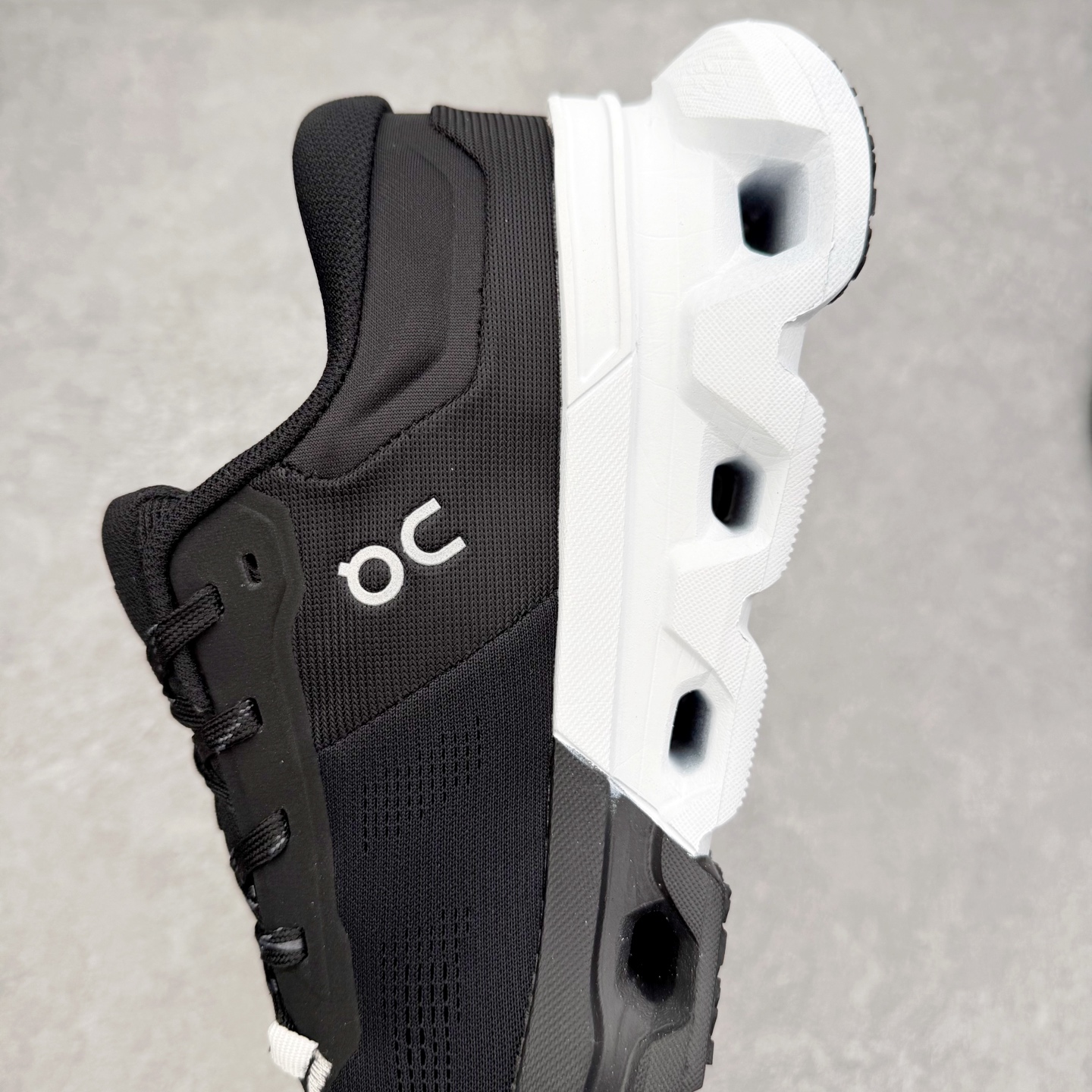 图片[7]-＃DT On昂跑 Cloudflyer 5 百搭舒适减震跑步鞋 此运动品牌 开创于2010年 缓震着陆、强效回弹、轻柔质感的设计构思始终是ON研制关键 与此同时基于“为全球提供革新性的跑步感受”信念 陆续推出了多款跑鞋及其以专业运动人体跑步工程学为设计关键的功能性跑步服饰设备 让跑者不费力气地畅快畅跑 尺码：36 36.5 37.5 38 38.5 39 40 40.5 41 42 42.5 43 44 44.5 45-选品中心