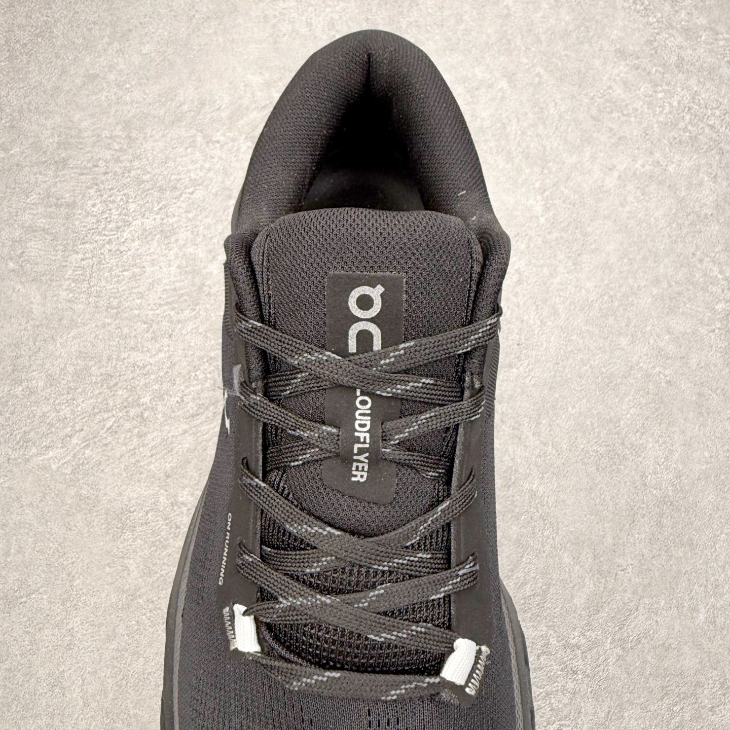 图片[5]-＃DT On昂跑 Cloudflyer 5 百搭舒适减震跑步鞋 此运动品牌 开创于2010年 缓震着陆、强效回弹、轻柔质感的设计构思始终是ON研制关键 与此同时基于“为全球提供革新性的跑步感受”信念 陆续推出了多款跑鞋及其以专业运动人体跑步工程学为设计关键的功能性跑步服饰设备 让跑者不费力气地畅快畅跑 尺码：36 36.5 37.5 38 38.5 39 40 40.5 41 42 42.5 43 44 44.5 45-选品中心