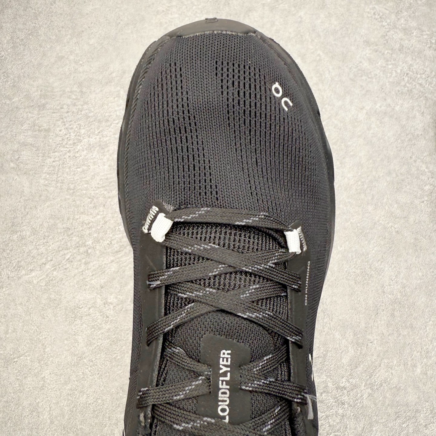 图片[4]-＃DT On昂跑 Cloudflyer 5 百搭舒适减震跑步鞋 此运动品牌 开创于2010年 缓震着陆、强效回弹、轻柔质感的设计构思始终是ON研制关键 与此同时基于“为全球提供革新性的跑步感受”信念 陆续推出了多款跑鞋及其以专业运动人体跑步工程学为设计关键的功能性跑步服饰设备 让跑者不费力气地畅快畅跑 尺码：36 36.5 37.5 38 38.5 39 40 40.5 41 42 42.5 43 44 44.5 45-选品中心