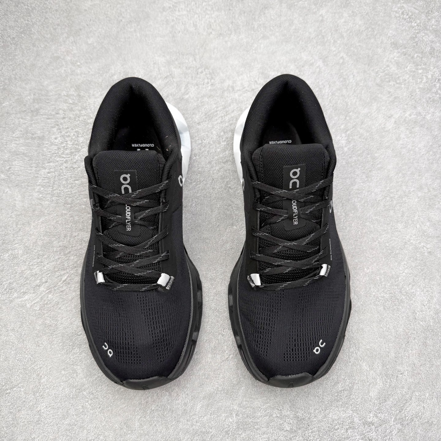 图片[2]-＃DT On昂跑 Cloudflyer 5 百搭舒适减震跑步鞋 此运动品牌 开创于2010年 缓震着陆、强效回弹、轻柔质感的设计构思始终是ON研制关键 与此同时基于“为全球提供革新性的跑步感受”信念 陆续推出了多款跑鞋及其以专业运动人体跑步工程学为设计关键的功能性跑步服饰设备 让跑者不费力气地畅快畅跑 尺码：36 36.5 37.5 38 38.5 39 40 40.5 41 42 42.5 43 44 44.5 45-选品中心