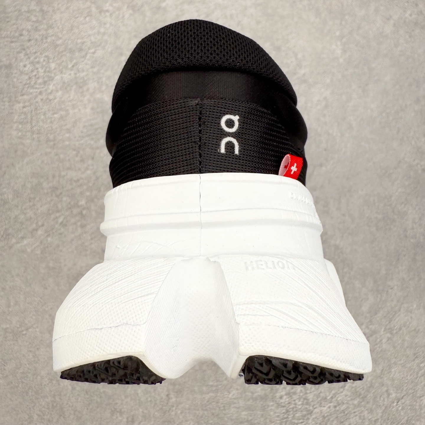 图片[8]-＃DT On昂跑 Cloudflyer 5 百搭舒适减震跑步鞋 此运动品牌 开创于2010年 缓震着陆、强效回弹、轻柔质感的设计构思始终是ON研制关键 与此同时基于“为全球提供革新性的跑步感受”信念 陆续推出了多款跑鞋及其以专业运动人体跑步工程学为设计关键的功能性跑步服饰设备 让跑者不费力气地畅快畅跑 尺码：36 36.5 37.5 38 38.5 39 40 40.5 41 42 42.5 43 44 44.5 45-选品中心