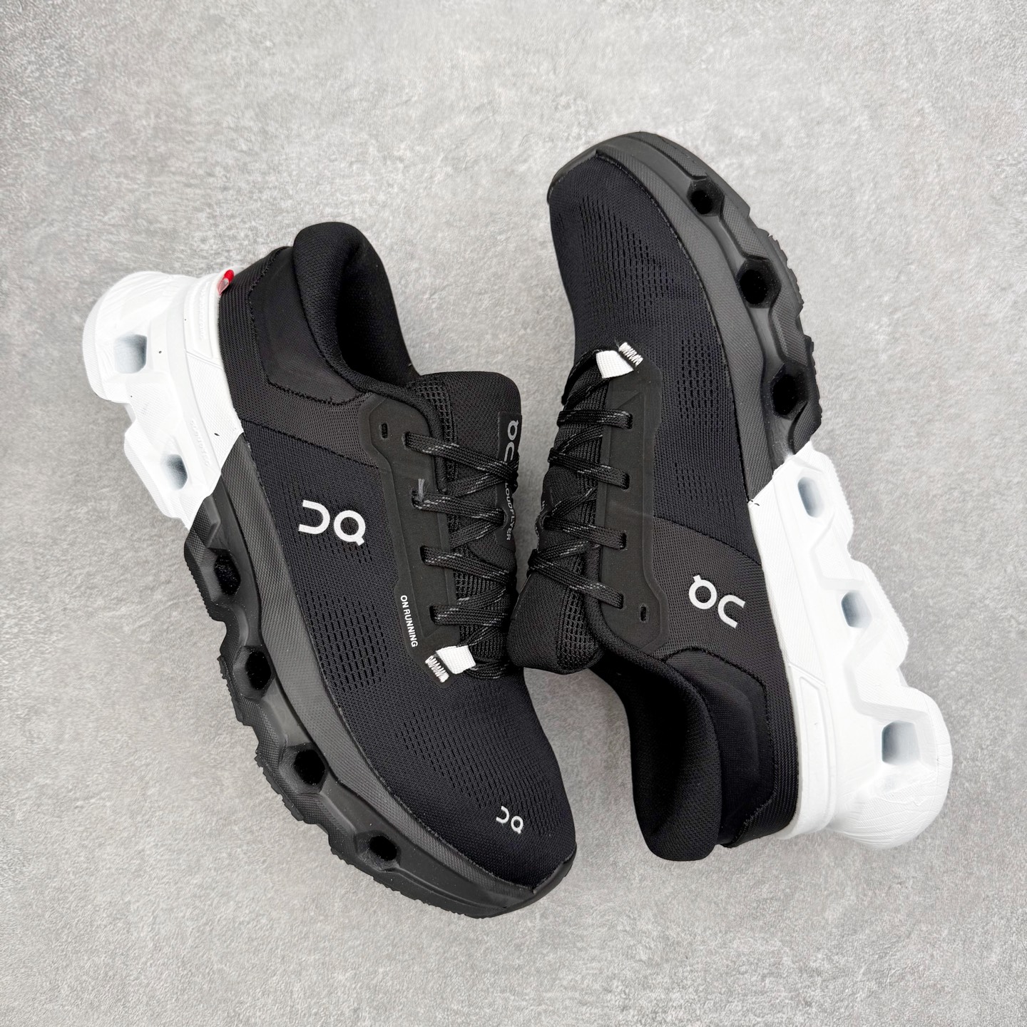 图片[3]-＃DT On昂跑 Cloudflyer 5 百搭舒适减震跑步鞋 此运动品牌 开创于2010年 缓震着陆、强效回弹、轻柔质感的设计构思始终是ON研制关键 与此同时基于“为全球提供革新性的跑步感受”信念 陆续推出了多款跑鞋及其以专业运动人体跑步工程学为设计关键的功能性跑步服饰设备 让跑者不费力气地畅快畅跑 尺码：36 36.5 37.5 38 38.5 39 40 40.5 41 42 42.5 43 44 44.5 45-选品中心