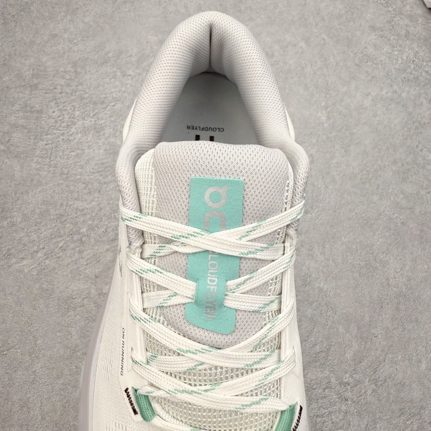 图片[5]-＃DT On昂跑 Cloudflyer 5 百搭舒适减震跑步鞋 此运动品牌 开创于2010年 缓震着陆、强效回弹、轻柔质感的设计构思始终是ON研制关键 与此同时基于“为全球提供革新性的跑步感受”信念 陆续推出了多款跑鞋及其以专业运动人体跑步工程学为设计关键的功能性跑步服饰设备 让跑者不费力气地畅快畅跑 尺码：36 36.5 37.5 38 38.5 39 40 40.5 41 42 42.5 43 44 44.5 45-选品中心