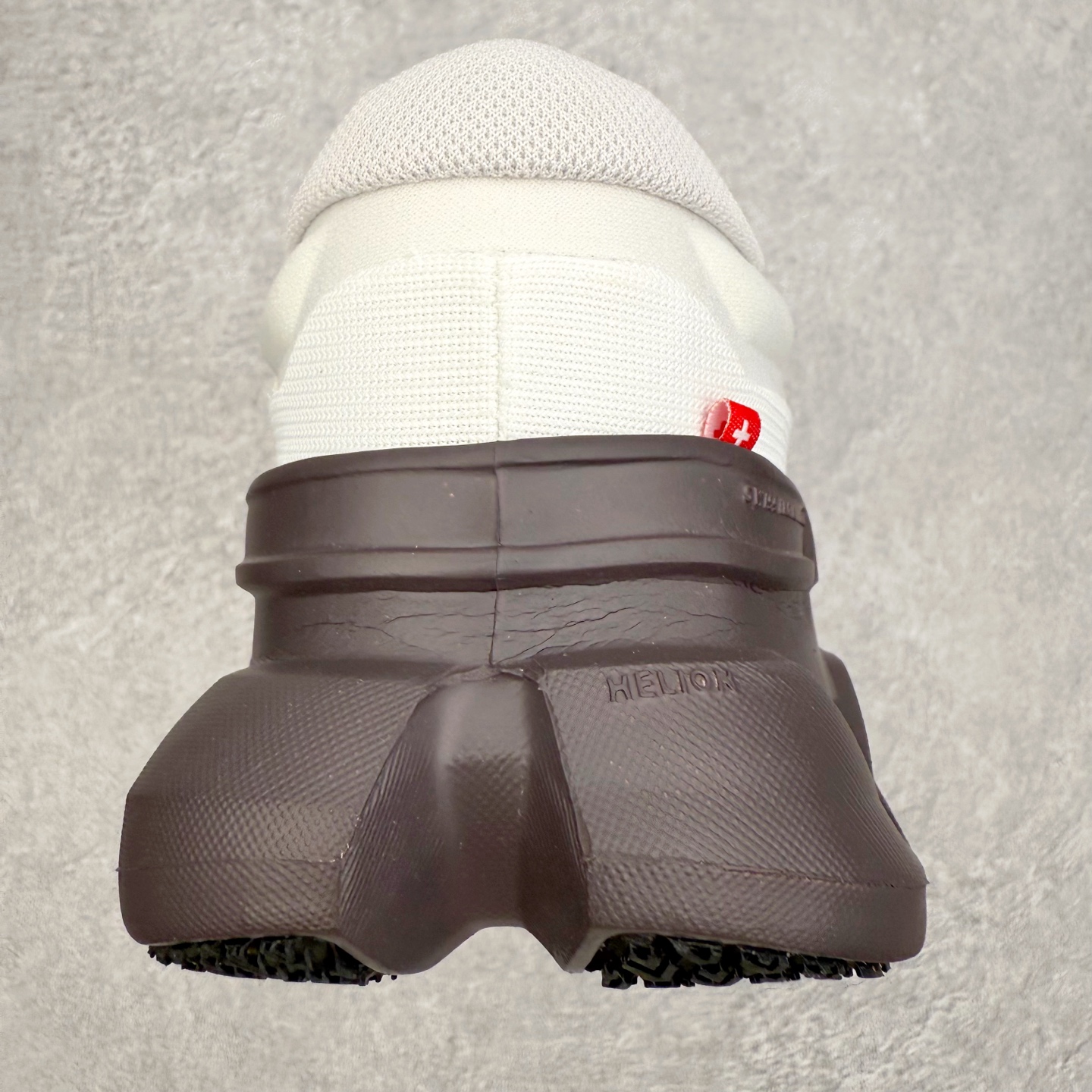 图片[8]-＃DT On昂跑 Cloudflyer 5 百搭舒适减震跑步鞋 此运动品牌 开创于2010年 缓震着陆、强效回弹、轻柔质感的设计构思始终是ON研制关键 与此同时基于“为全球提供革新性的跑步感受”信念 陆续推出了多款跑鞋及其以专业运动人体跑步工程学为设计关键的功能性跑步服饰设备 让跑者不费力气地畅快畅跑 尺码：36 36.5 37.5 38 38.5 39 40 40.5 41 42 42.5 43 44 44.5 45-选品中心