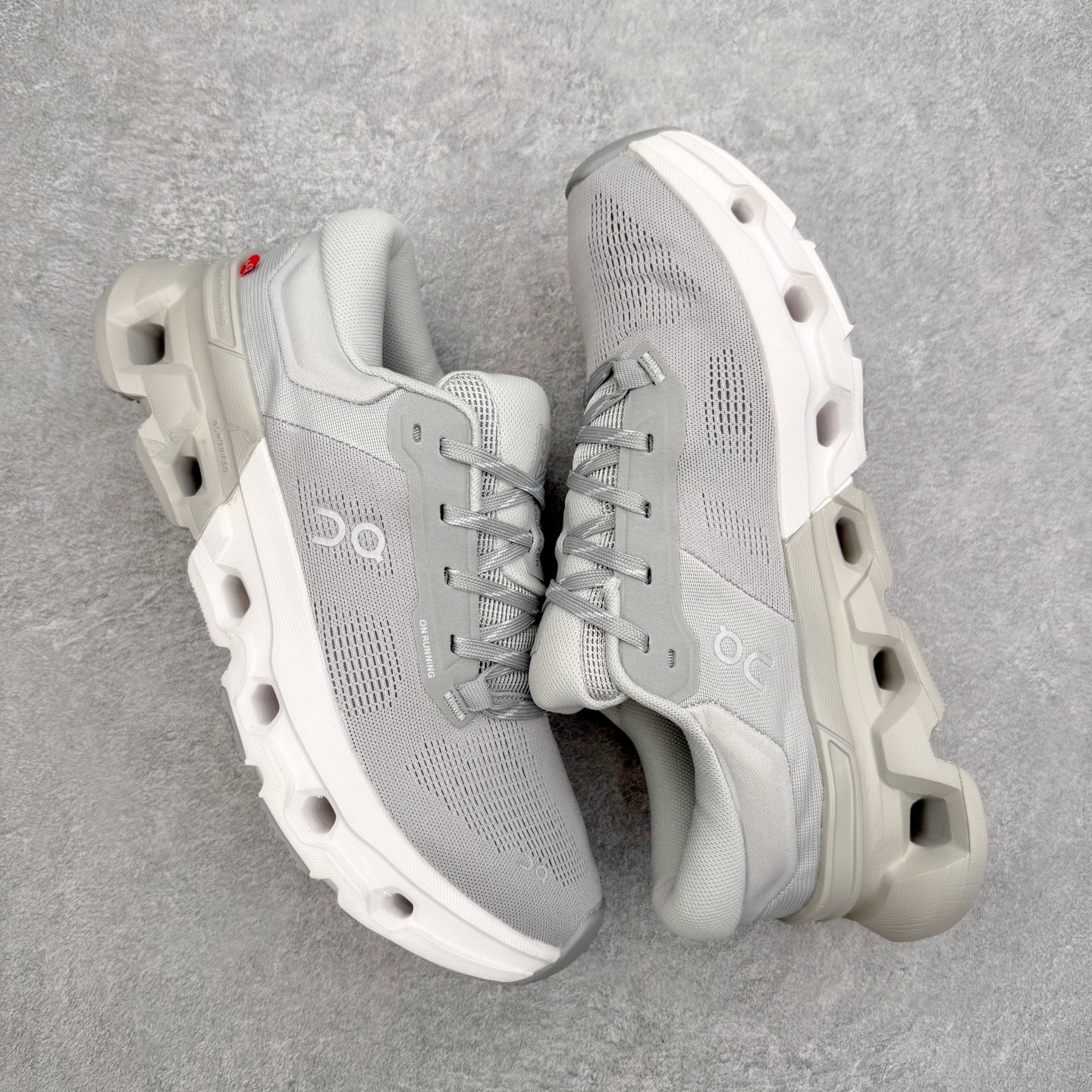 图片[3]-＃DT On昂跑 Cloudflyer 5 百搭舒适减震跑步鞋 此运动品牌 开创于2010年 缓震着陆、强效回弹、轻柔质感的设计构思始终是ON研制关键 与此同时基于“为全球提供革新性的跑步感受”信念 陆续推出了多款跑鞋及其以专业运动人体跑步工程学为设计关键的功能性跑步服饰设备 让跑者不费力气地畅快畅跑 尺码：36 36.5 37.5 38 38.5 39 40 40.5 41 42 42.5 43 44 44.5 45-选品中心