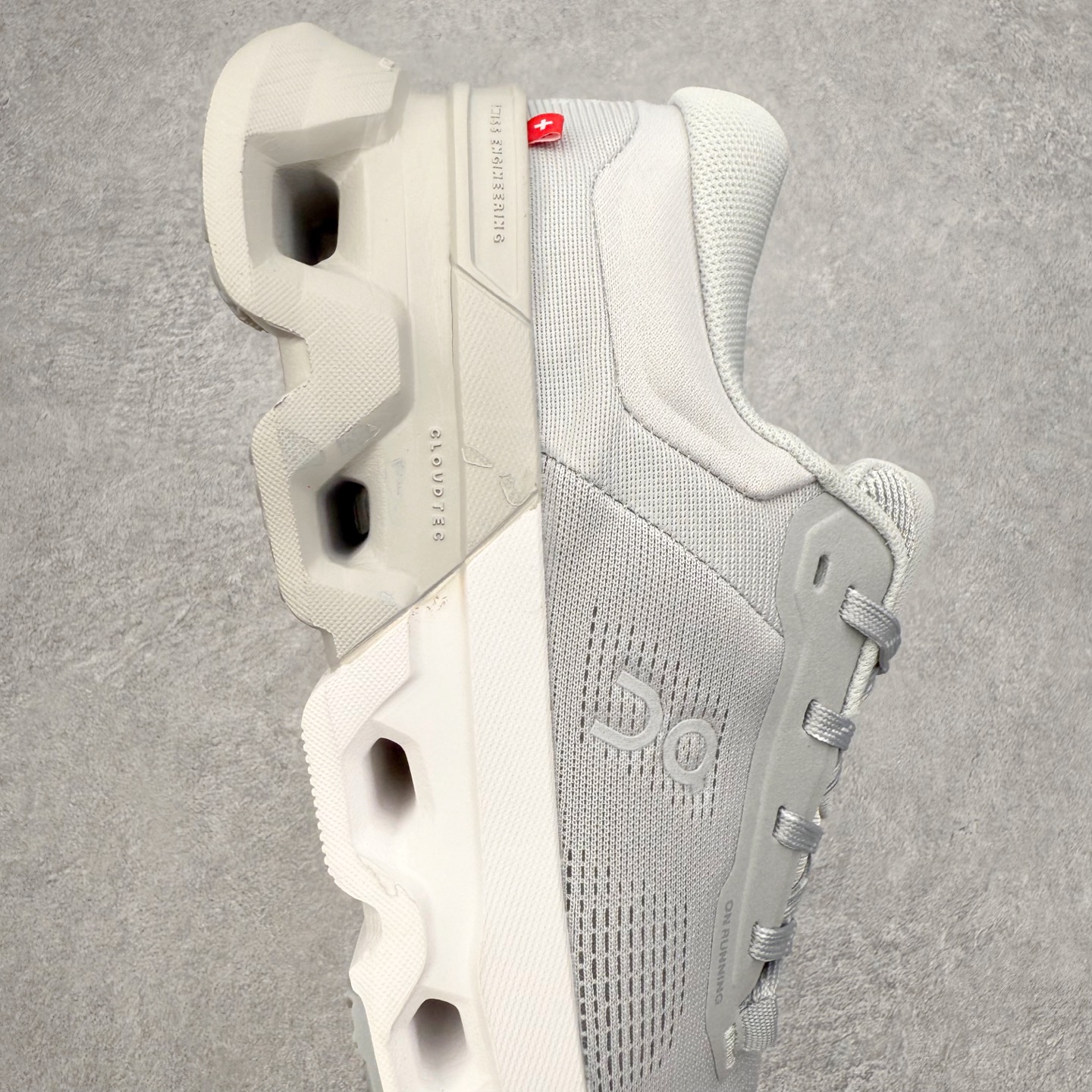 图片[6]-＃DT On昂跑 Cloudflyer 5 百搭舒适减震跑步鞋 此运动品牌 开创于2010年 缓震着陆、强效回弹、轻柔质感的设计构思始终是ON研制关键 与此同时基于“为全球提供革新性的跑步感受”信念 陆续推出了多款跑鞋及其以专业运动人体跑步工程学为设计关键的功能性跑步服饰设备 让跑者不费力气地畅快畅跑 尺码：36 36.5 37.5 38 38.5 39 40 40.5 41 42 42.5 43 44 44.5 45-选品中心