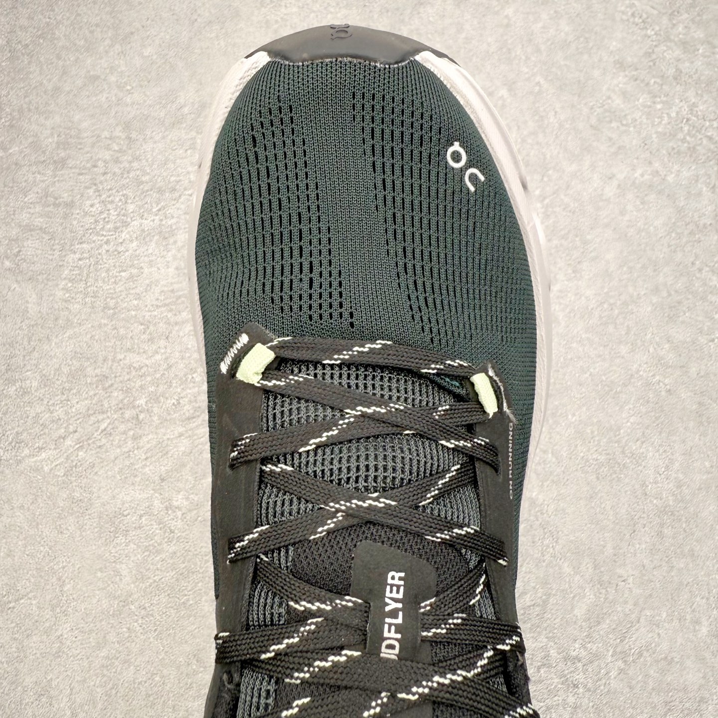 图片[4]-＃DT On昂跑 Cloudflyer 5 百搭舒适减震跑步鞋 此运动品牌 开创于2010年 缓震着陆、强效回弹、轻柔质感的设计构思始终是ON研制关键 与此同时基于“为全球提供革新性的跑步感受”信念 陆续推出了多款跑鞋及其以专业运动人体跑步工程学为设计关键的功能性跑步服饰设备 让跑者不费力气地畅快畅跑 尺码：36 36.5 37.5 38 38.5 39 40 40.5 41 42 42.5 43 44 44.5 45-选品中心