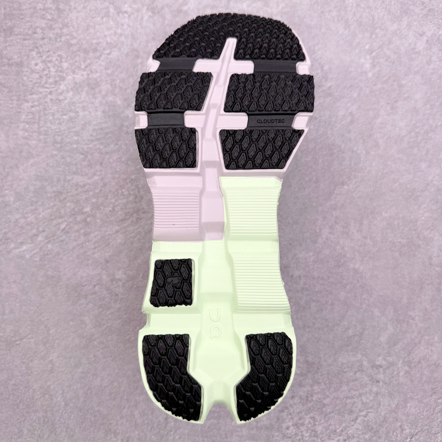 图片[9]-＃DT On昂跑 Cloudflyer 5 百搭舒适减震跑步鞋 此运动品牌 开创于2010年 缓震着陆、强效回弹、轻柔质感的设计构思始终是ON研制关键 与此同时基于“为全球提供革新性的跑步感受”信念 陆续推出了多款跑鞋及其以专业运动人体跑步工程学为设计关键的功能性跑步服饰设备 让跑者不费力气地畅快畅跑 尺码：36 36.5 37.5 38 38.5 39 40 40.5 41 42 42.5 43 44 44.5 45-选品中心