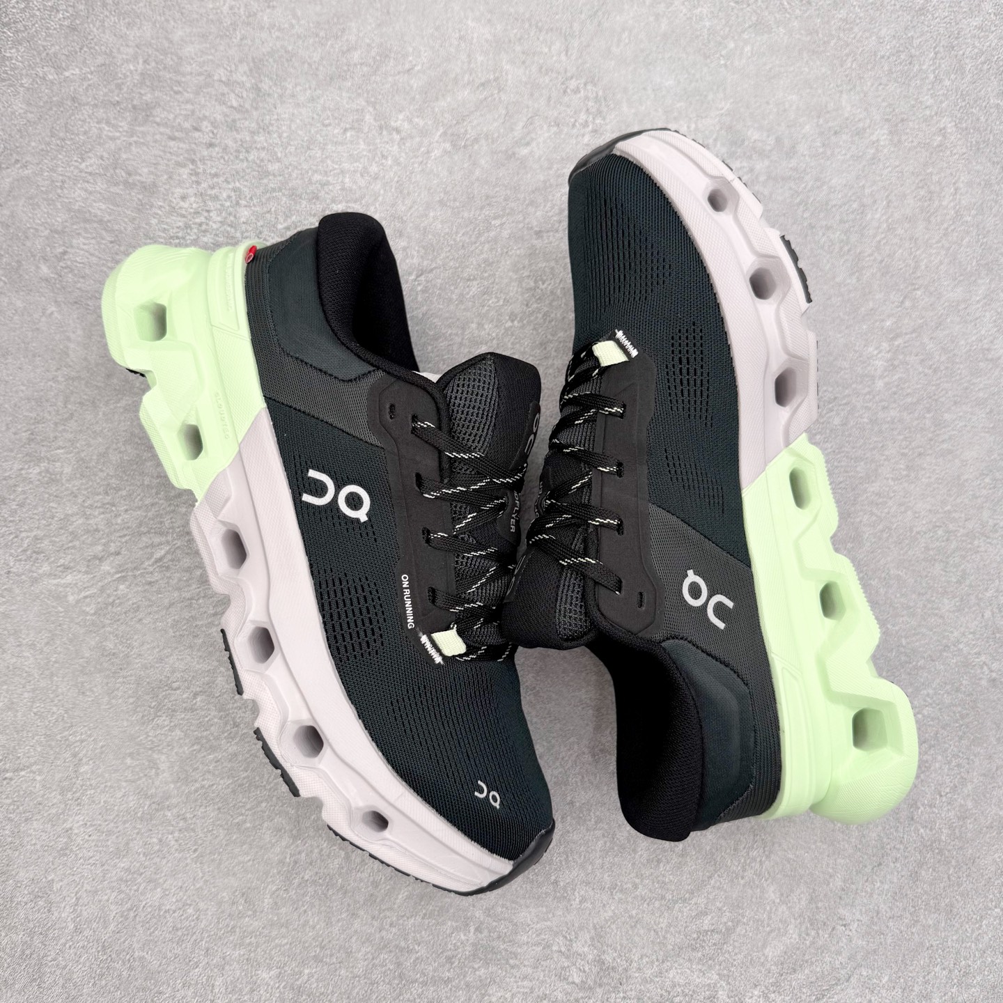 图片[3]-＃DT On昂跑 Cloudflyer 5 百搭舒适减震跑步鞋 此运动品牌 开创于2010年 缓震着陆、强效回弹、轻柔质感的设计构思始终是ON研制关键 与此同时基于“为全球提供革新性的跑步感受”信念 陆续推出了多款跑鞋及其以专业运动人体跑步工程学为设计关键的功能性跑步服饰设备 让跑者不费力气地畅快畅跑 尺码：36 36.5 37.5 38 38.5 39 40 40.5 41 42 42.5 43 44 44.5 45-选品中心