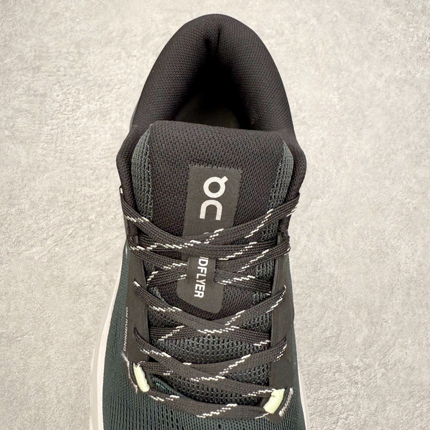 图片[5]-＃DT On昂跑 Cloudflyer 5 百搭舒适减震跑步鞋 此运动品牌 开创于2010年 缓震着陆、强效回弹、轻柔质感的设计构思始终是ON研制关键 与此同时基于“为全球提供革新性的跑步感受”信念 陆续推出了多款跑鞋及其以专业运动人体跑步工程学为设计关键的功能性跑步服饰设备 让跑者不费力气地畅快畅跑 尺码：36 36.5 37.5 38 38.5 39 40 40.5 41 42 42.5 43 44 44.5 45-选品中心