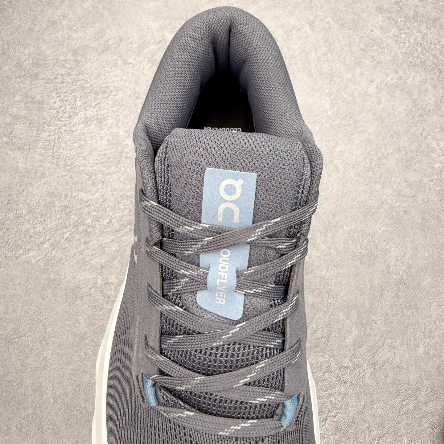 图片[5]-＃DT On昂跑 Cloudflyer 5 百搭舒适减震跑步鞋 此运动品牌 开创于2010年 缓震着陆、强效回弹、轻柔质感的设计构思始终是ON研制关键 与此同时基于“为全球提供革新性的跑步感受”信念 陆续推出了多款跑鞋及其以专业运动人体跑步工程学为设计关键的功能性跑步服饰设备 让跑者不费力气地畅快畅跑 尺码：36 36.5 37.5 38 38.5 39 40 40.5 41 42 42.5 43 44 44.5 45-选品中心