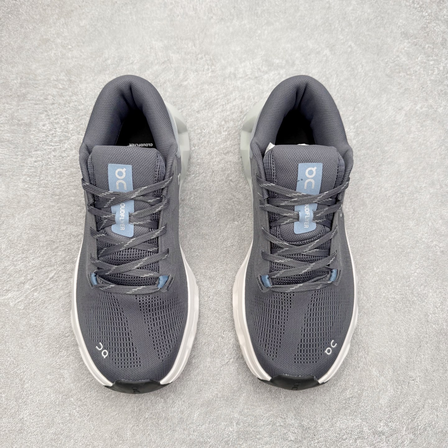 图片[2]-＃DT On昂跑 Cloudflyer 5 百搭舒适减震跑步鞋 此运动品牌 开创于2010年 缓震着陆、强效回弹、轻柔质感的设计构思始终是ON研制关键 与此同时基于“为全球提供革新性的跑步感受”信念 陆续推出了多款跑鞋及其以专业运动人体跑步工程学为设计关键的功能性跑步服饰设备 让跑者不费力气地畅快畅跑 尺码：36 36.5 37.5 38 38.5 39 40 40.5 41 42 42.5 43 44 44.5 45-选品中心