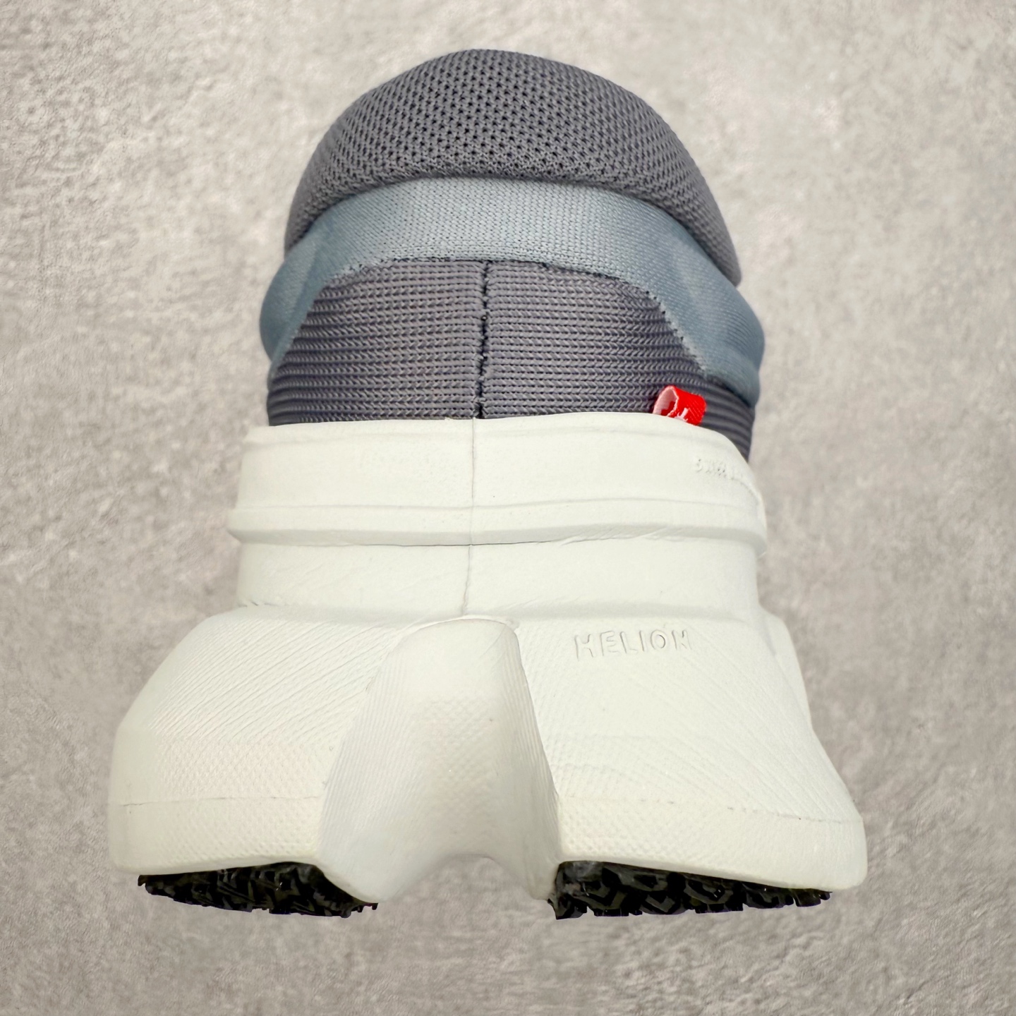 图片[8]-＃DT On昂跑 Cloudflyer 5 百搭舒适减震跑步鞋 此运动品牌 开创于2010年 缓震着陆、强效回弹、轻柔质感的设计构思始终是ON研制关键 与此同时基于“为全球提供革新性的跑步感受”信念 陆续推出了多款跑鞋及其以专业运动人体跑步工程学为设计关键的功能性跑步服饰设备 让跑者不费力气地畅快畅跑 尺码：36 36.5 37.5 38 38.5 39 40 40.5 41 42 42.5 43 44 44.5 45-选品中心