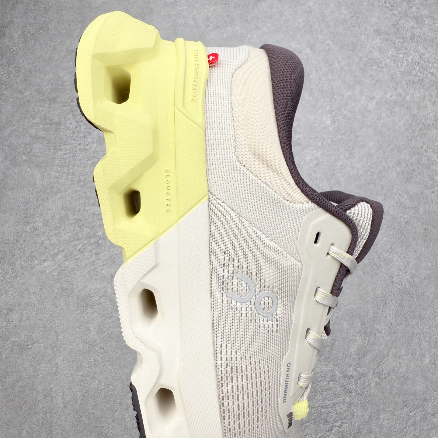 图片[6]-＃DT On昂跑 Cloudflyer 5 百搭舒适减震跑步鞋 此运动品牌 开创于2010年 缓震着陆、强效回弹、轻柔质感的设计构思始终是ON研制关键 与此同时基于“为全球提供革新性的跑步感受”信念 陆续推出了多款跑鞋及其以专业运动人体跑步工程学为设计关键的功能性跑步服饰设备 让跑者不费力气地畅快畅跑 尺码：36 36.5 37.5 38 38.5 39 40 40.5 41 42 42.5 43 44 44.5 45-选品中心