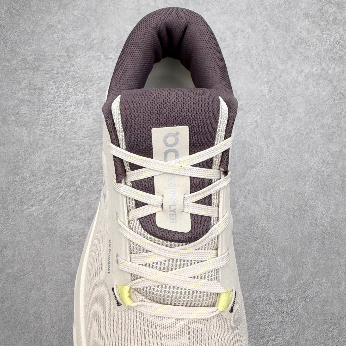 图片[5]-＃DT On昂跑 Cloudflyer 5 百搭舒适减震跑步鞋 此运动品牌 开创于2010年 缓震着陆、强效回弹、轻柔质感的设计构思始终是ON研制关键 与此同时基于“为全球提供革新性的跑步感受”信念 陆续推出了多款跑鞋及其以专业运动人体跑步工程学为设计关键的功能性跑步服饰设备 让跑者不费力气地畅快畅跑 尺码：36 36.5 37.5 38 38.5 39 40 40.5 41 42 42.5 43 44 44.5 45-选品中心