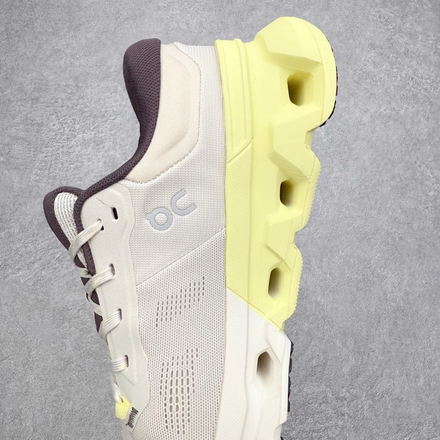 图片[7]-＃DT On昂跑 Cloudflyer 5 百搭舒适减震跑步鞋 此运动品牌 开创于2010年 缓震着陆、强效回弹、轻柔质感的设计构思始终是ON研制关键 与此同时基于“为全球提供革新性的跑步感受”信念 陆续推出了多款跑鞋及其以专业运动人体跑步工程学为设计关键的功能性跑步服饰设备 让跑者不费力气地畅快畅跑 尺码：36 36.5 37.5 38 38.5 39 40 40.5 41 42 42.5 43 44 44.5 45-选品中心