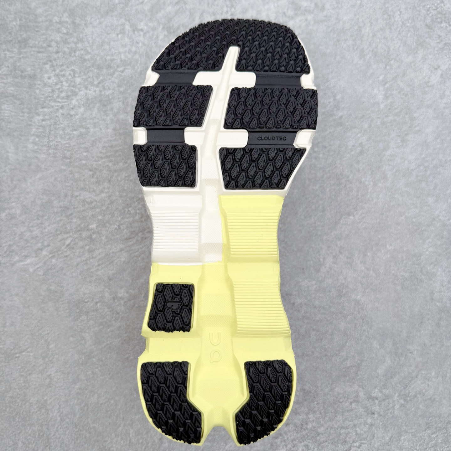 图片[9]-＃DT On昂跑 Cloudflyer 5 百搭舒适减震跑步鞋 此运动品牌 开创于2010年 缓震着陆、强效回弹、轻柔质感的设计构思始终是ON研制关键 与此同时基于“为全球提供革新性的跑步感受”信念 陆续推出了多款跑鞋及其以专业运动人体跑步工程学为设计关键的功能性跑步服饰设备 让跑者不费力气地畅快畅跑 尺码：36 36.5 37.5 38 38.5 39 40 40.5 41 42 42.5 43 44 44.5 45-选品中心