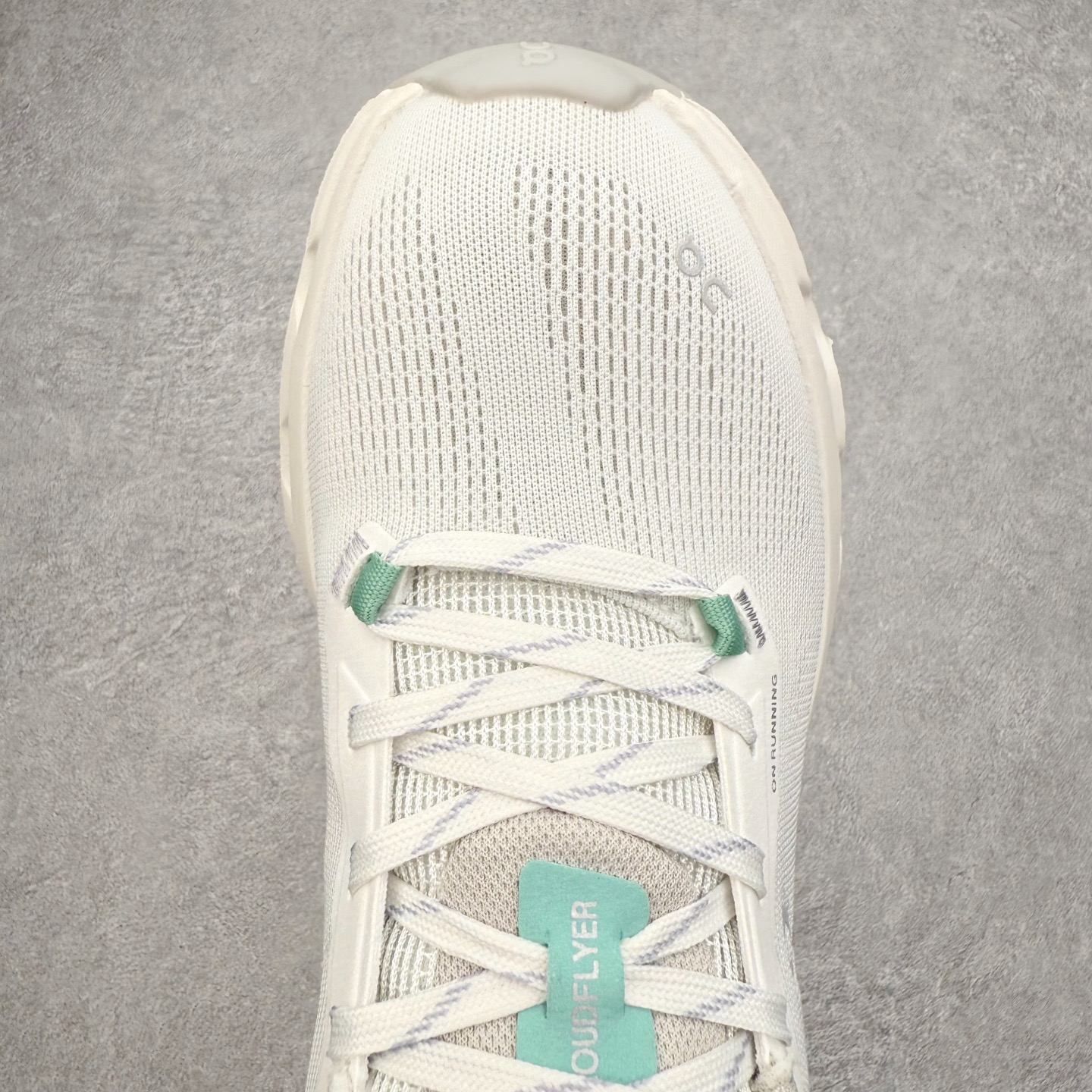 图片[4]-＃DT On昂跑 Cloudflyer 5 百搭舒适减震跑步鞋 此运动品牌 开创于2010年 缓震着陆、强效回弹、轻柔质感的设计构思始终是ON研制关键 与此同时基于“为全球提供革新性的跑步感受”信念 陆续推出了多款跑鞋及其以专业运动人体跑步工程学为设计关键的功能性跑步服饰设备 让跑者不费力气地畅快畅跑 尺码：36 36.5 37.5 38 38.5 39 40 40.5 41 42 42.5 43 44 44.5 45-选品中心