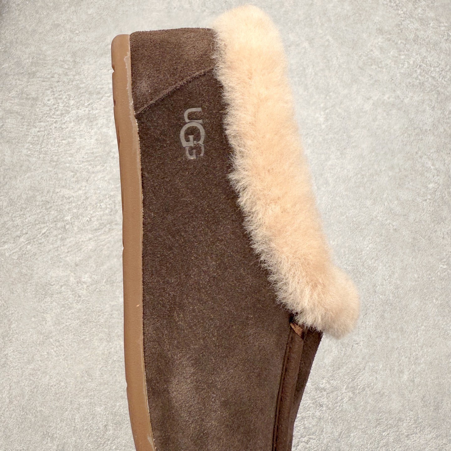 图片[6]-UGG 1391 秋冬羊皮毛一体雪地靴 全鞋采用ZP同厂 隆丰A级澳洲进口羊皮毛一体 品牌代工厂生产线 完全遵循ZP工艺流程 代工厂原厂版师 秉承无原鞋不开发选择 注重每一处细节 市面最正版型 TREADLITE\\\”轻翼\\\”科技外底 轻便/耐用/柔韧/桩型【售后郑重承诺】一个月内若出现重大脱胶/断底等质量问题 直接为您换新！尺码：35 36 37 38 39 40-选品中心