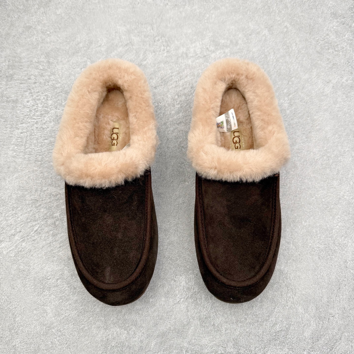 图片[2]-UGG 1391 秋冬羊皮毛一体雪地靴 全鞋采用ZP同厂 隆丰A级澳洲进口羊皮毛一体 品牌代工厂生产线 完全遵循ZP工艺流程 代工厂原厂版师 秉承无原鞋不开发选择 注重每一处细节 市面最正版型 TREADLITE\\\”轻翼\\\”科技外底 轻便/耐用/柔韧/桩型【售后郑重承诺】一个月内若出现重大脱胶/断底等质量问题 直接为您换新！尺码：35 36 37 38 39 40-选品中心